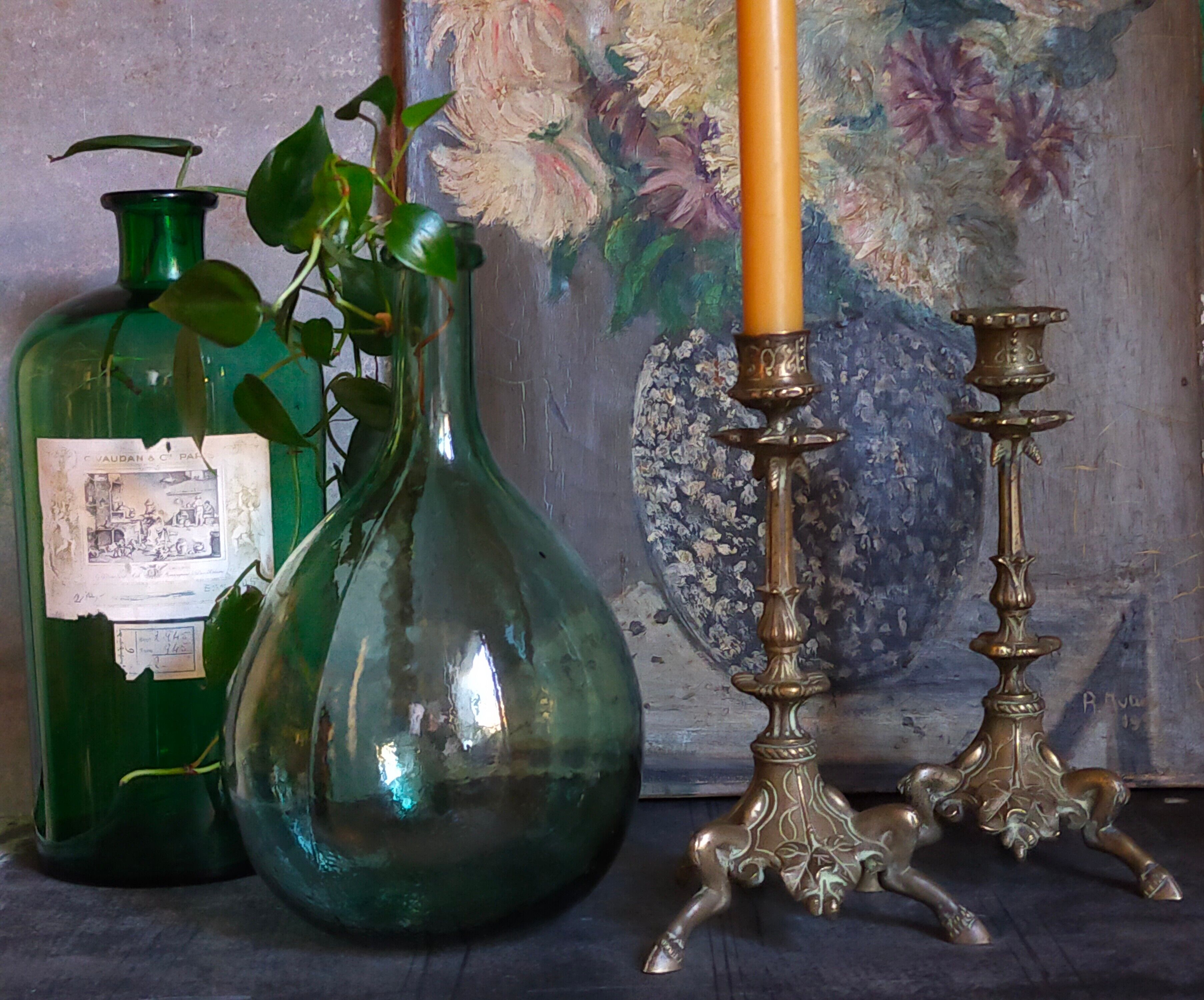 Candle holder in gilded bronze tripod nineteenth century