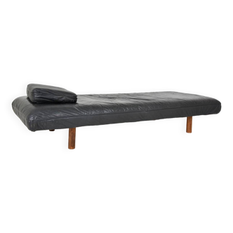 Black leather day bed from the 70s.