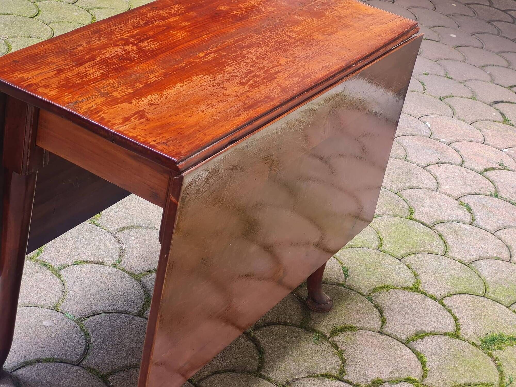Mahogany drop-leaf table