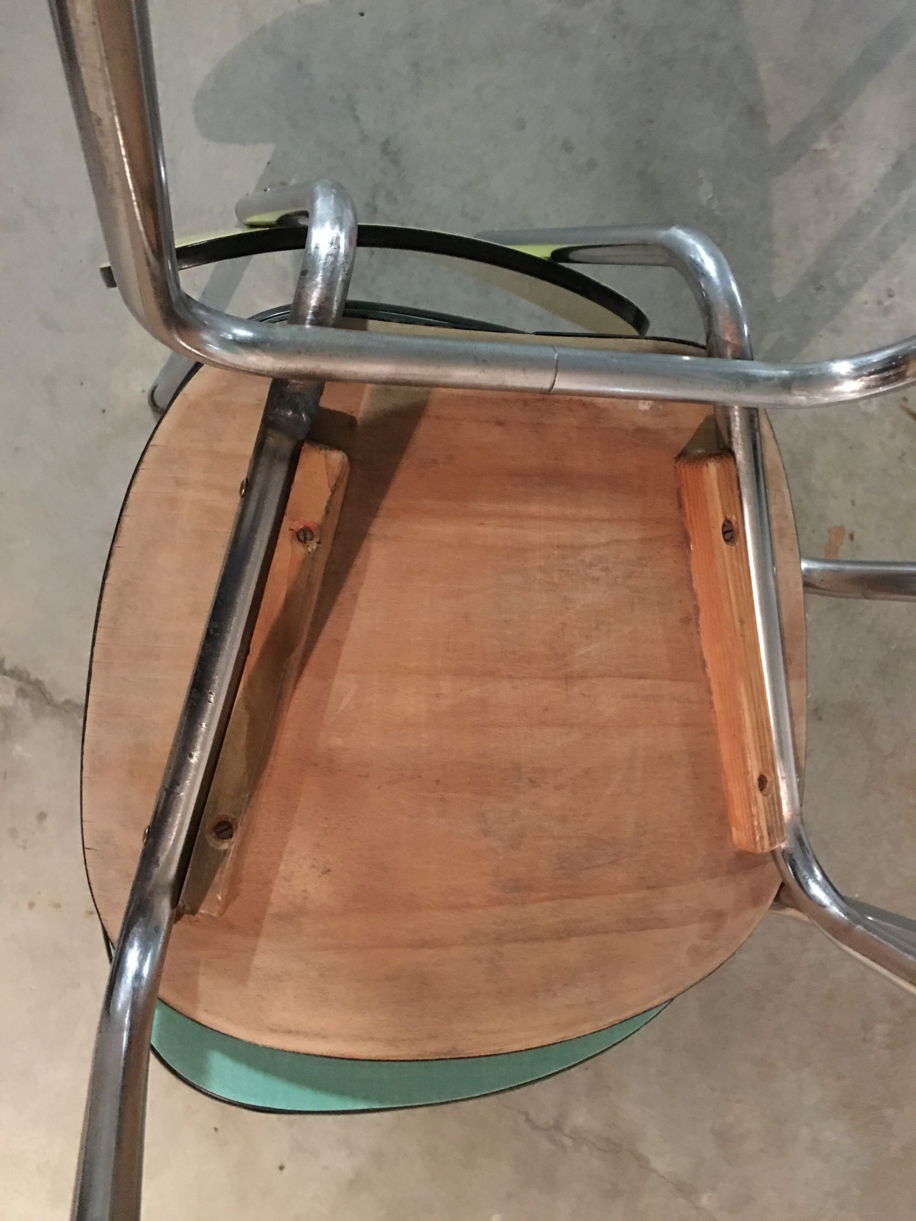 Chaise en formica jaune des années 50