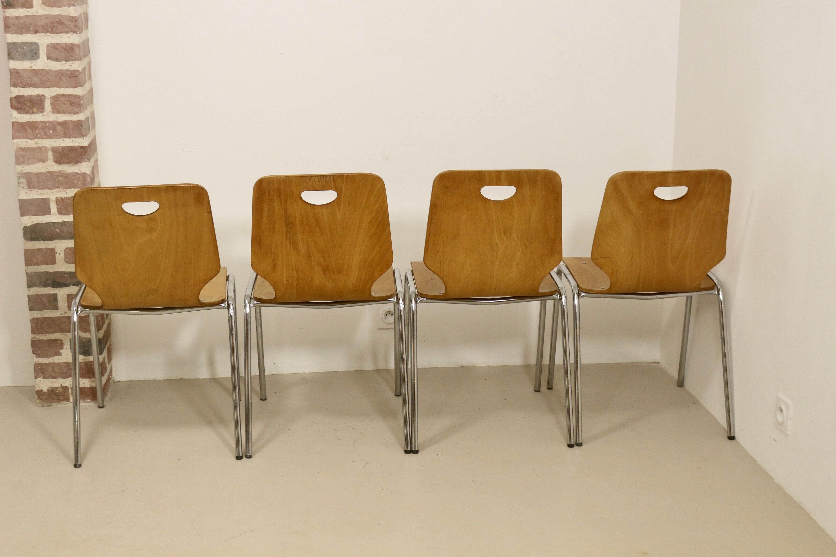 Set of 4 stackable chairs in plywood