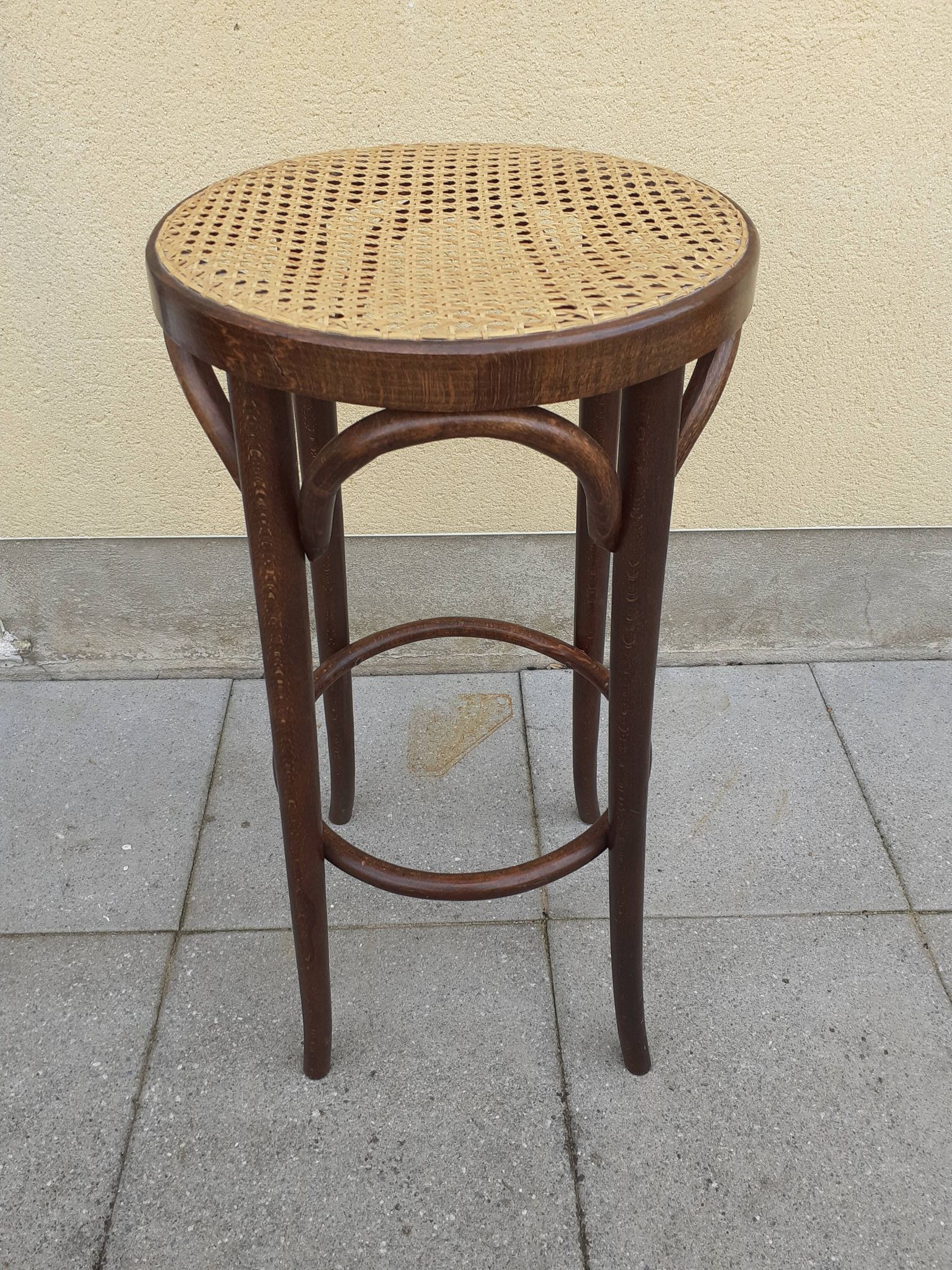 Bar stool