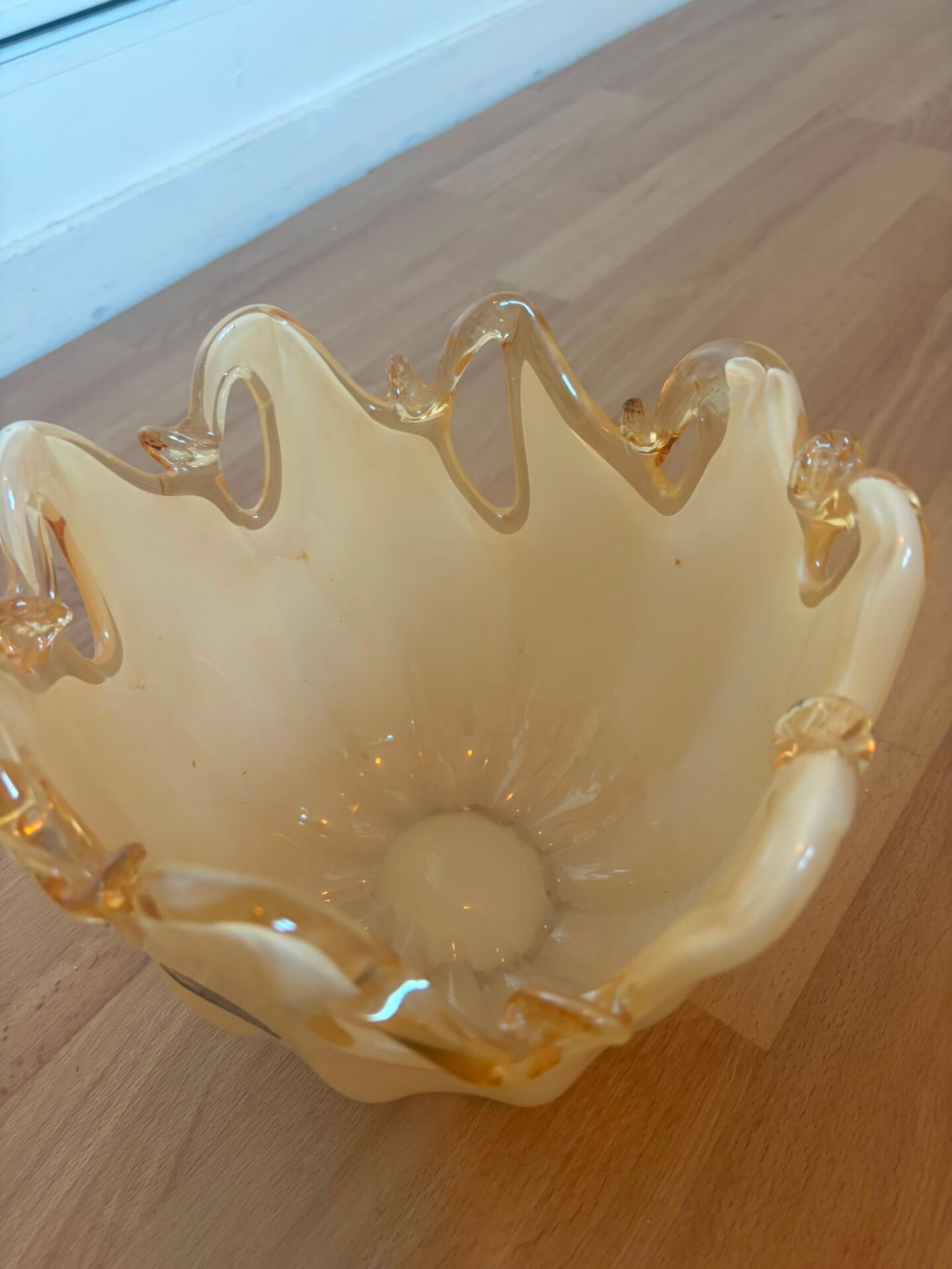 Superb white Murano crystal bowl handmade in Italy.