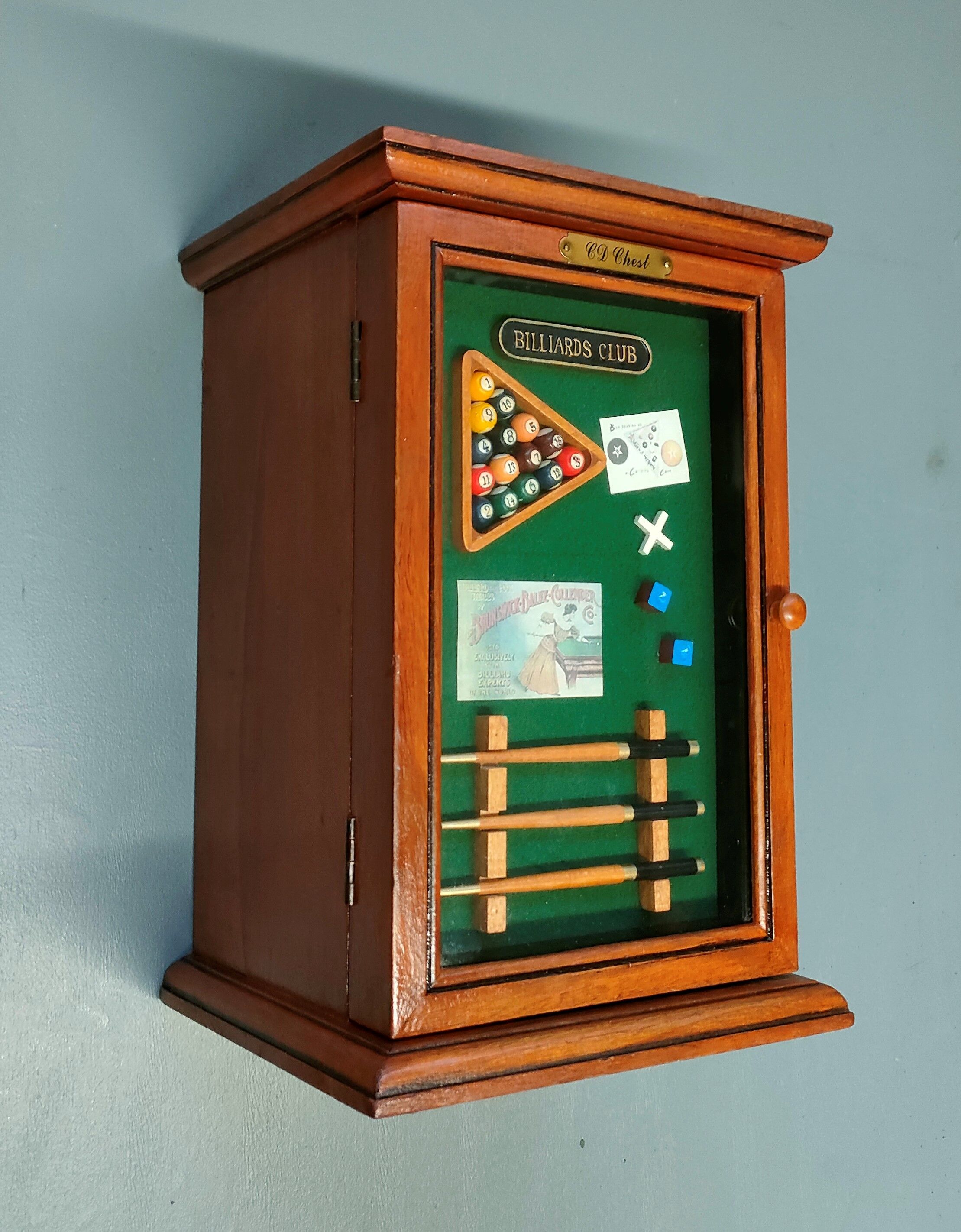 Display chest diorama for cd - billiards club - 80s - england