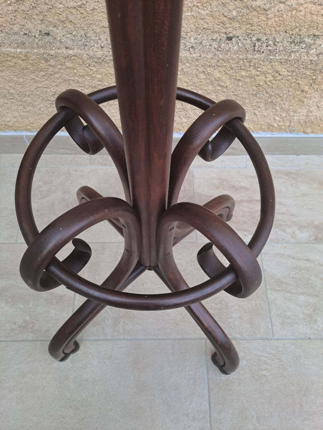 Bistro parrot coat rack signed Thonet n°10401
