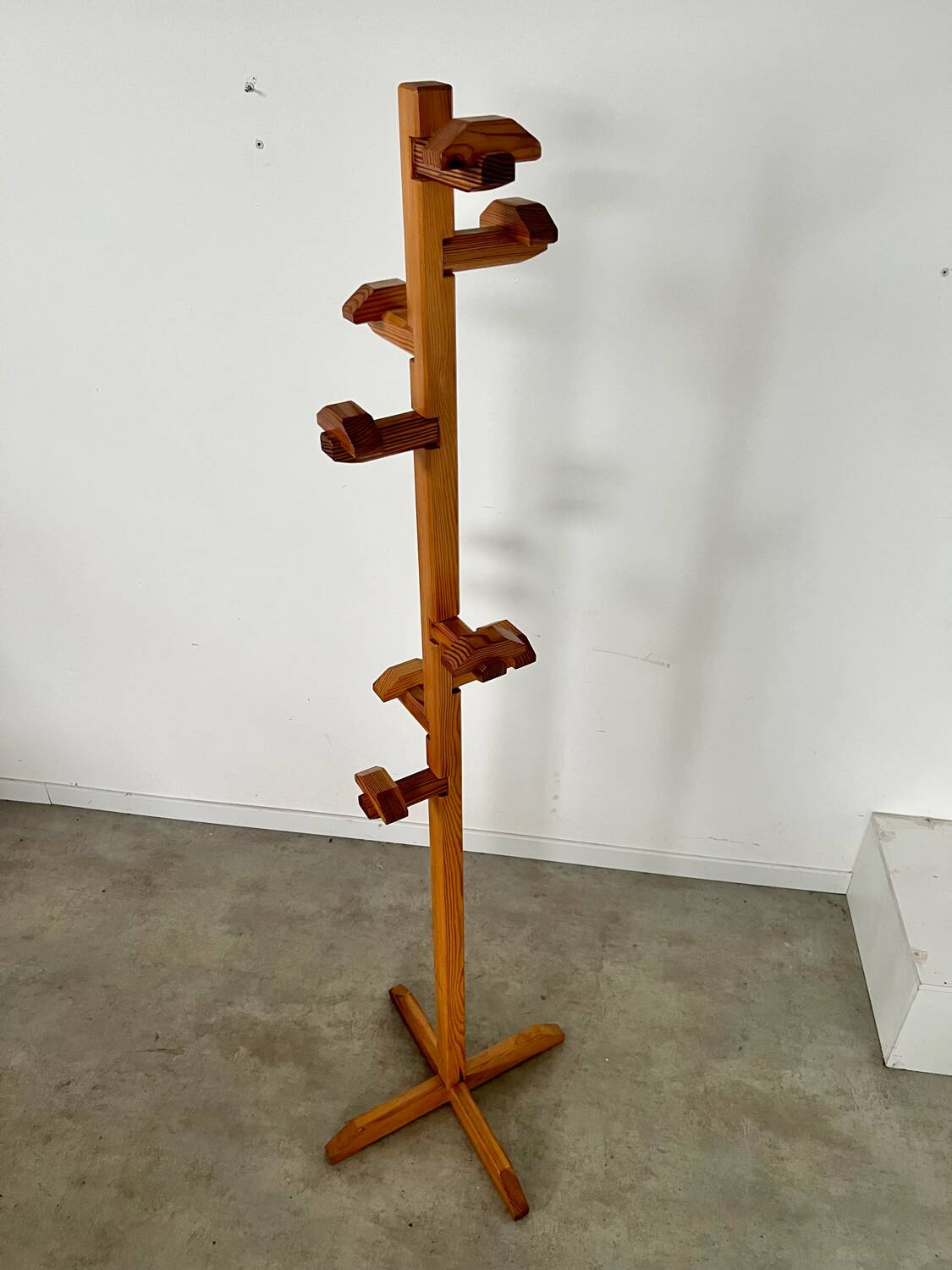 Old designer pine coat rack from the 60s in chalet wood