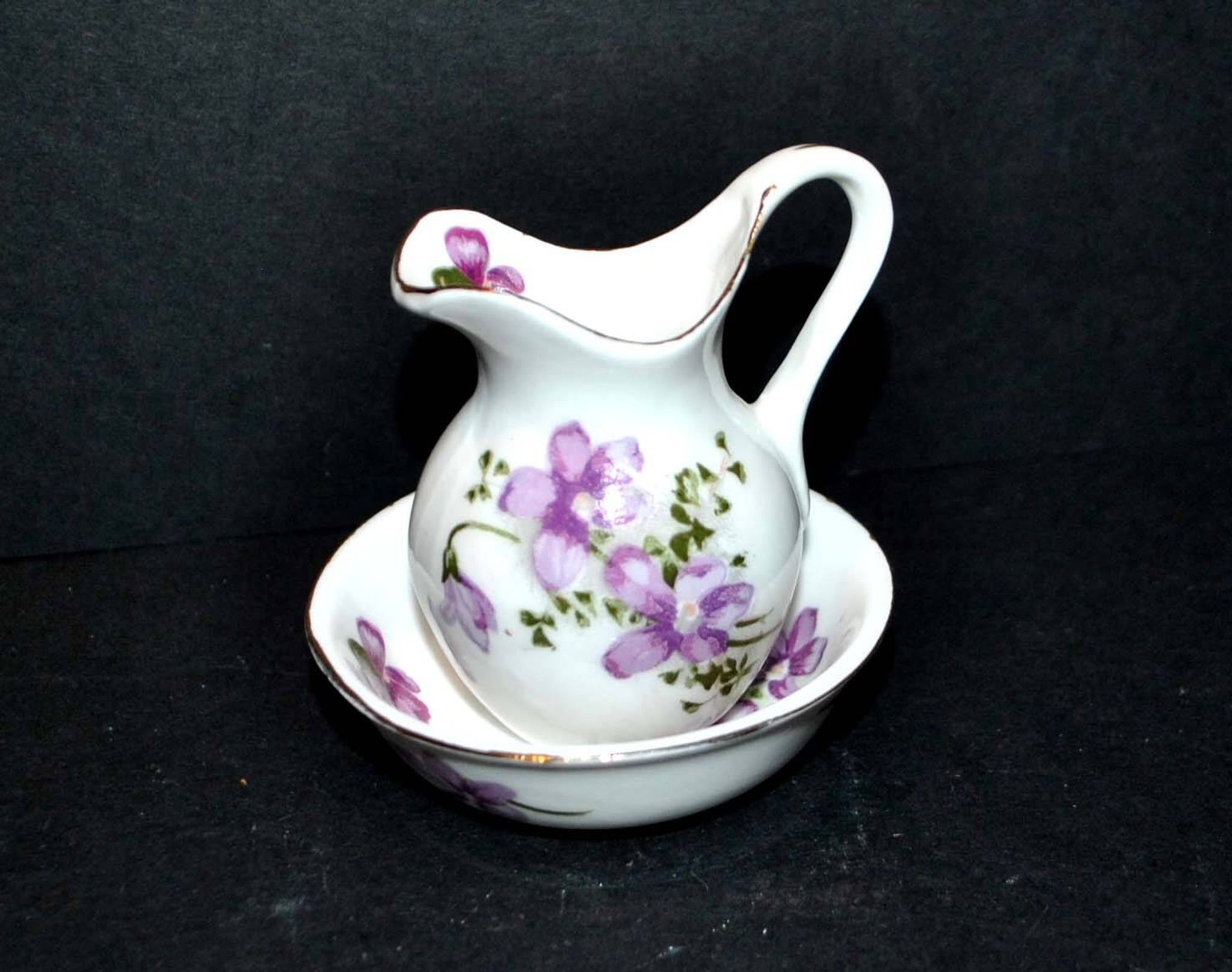 Miniature porcelain pitcher and toilet basin with violet flower decoration - Dinette Dollhouse