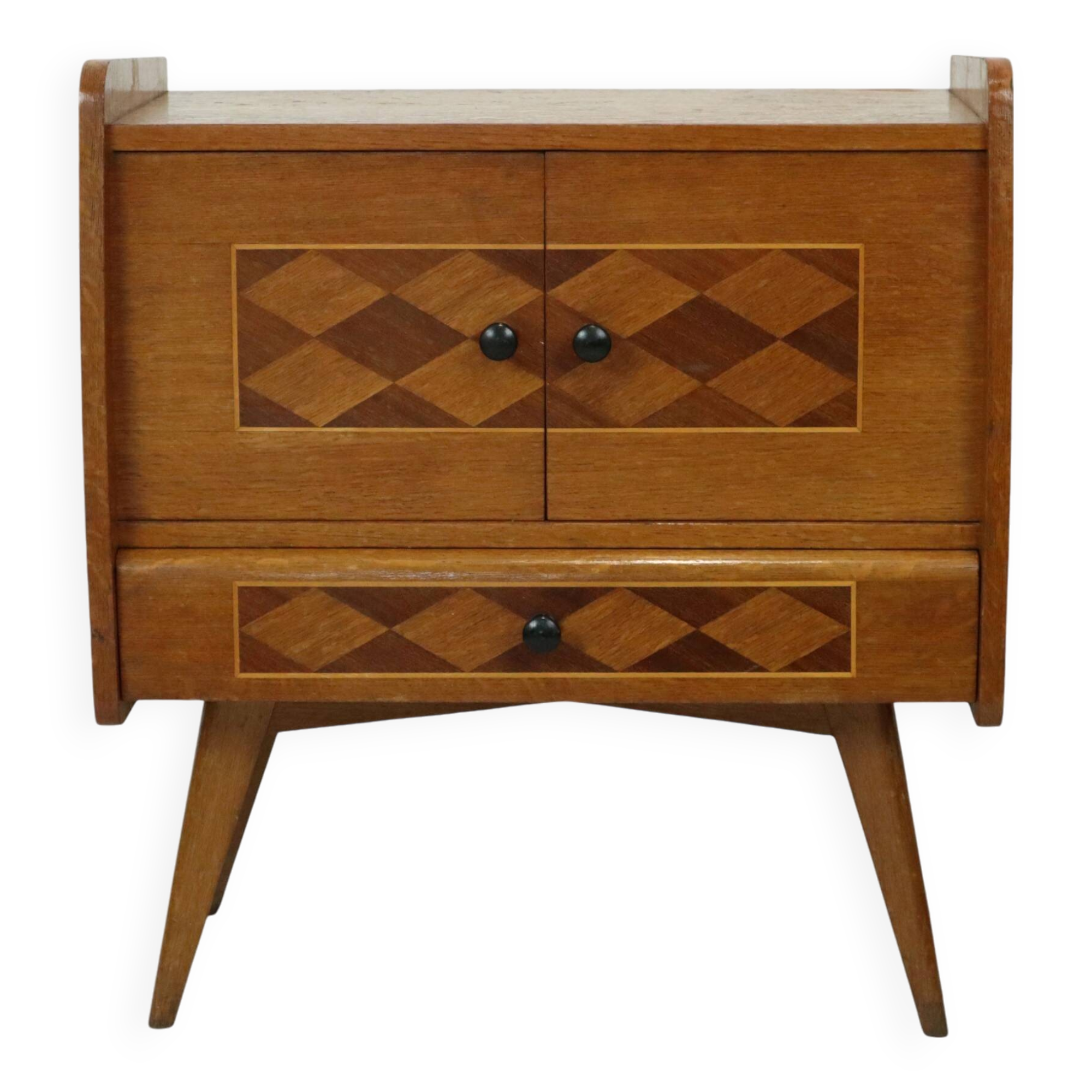 commode vintage à motif damier au design scandinave
