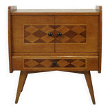commode vintage à motif damier au design scandinave