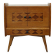commode vintage à motif damier au design scandinave