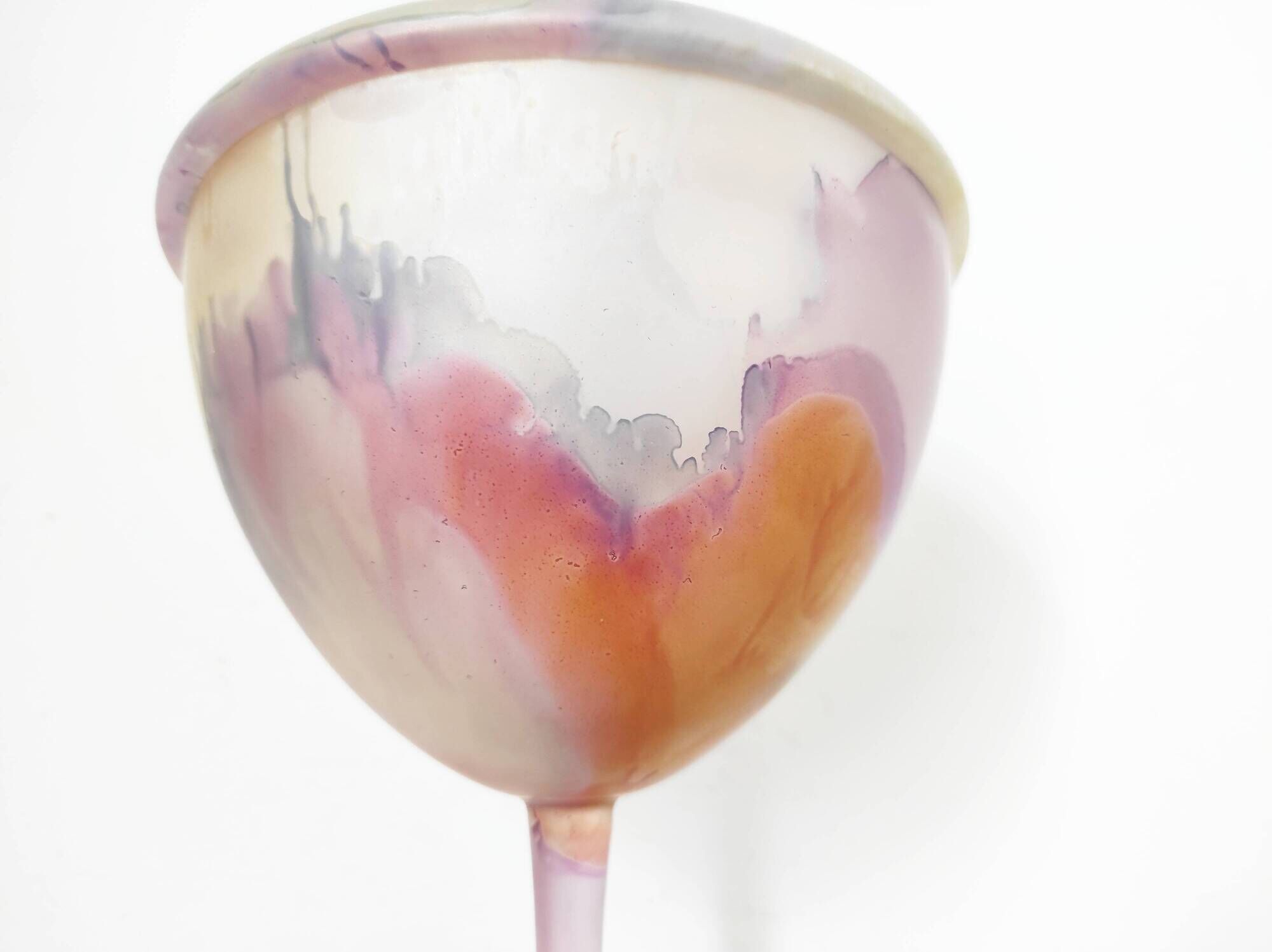 Bonbonnière en verre peint