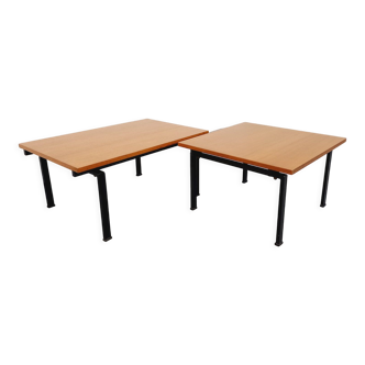 Suite de deux tables basses modernistes vintage Isa en teck et métal noir des années 60