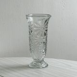 Vase en verre épais.