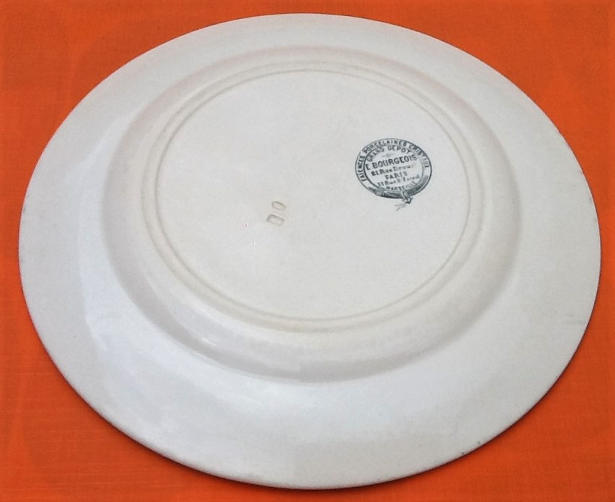 Assiette polychrome E. Bourgeois 1832-1926 faïences Porcelaines Cristaux