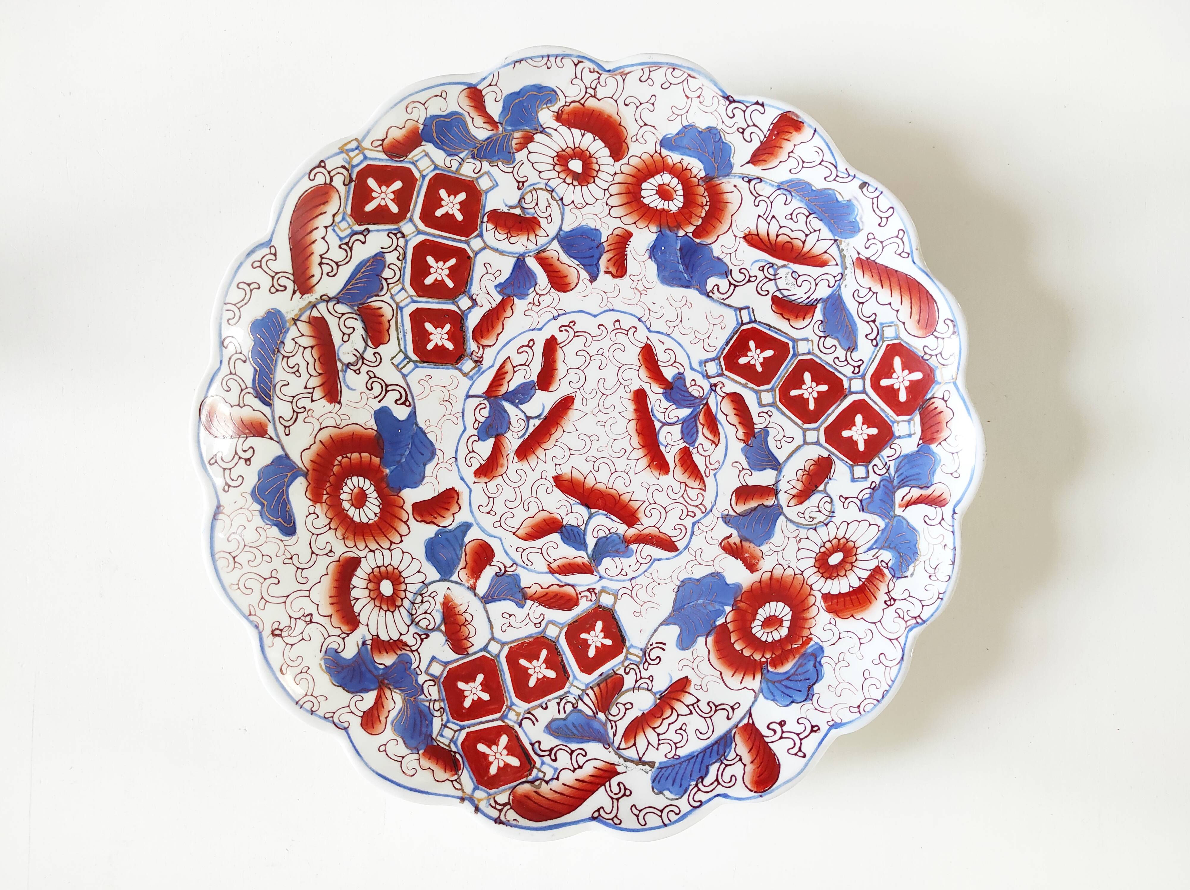 Japanese Imari platter, 31 cm in diameter