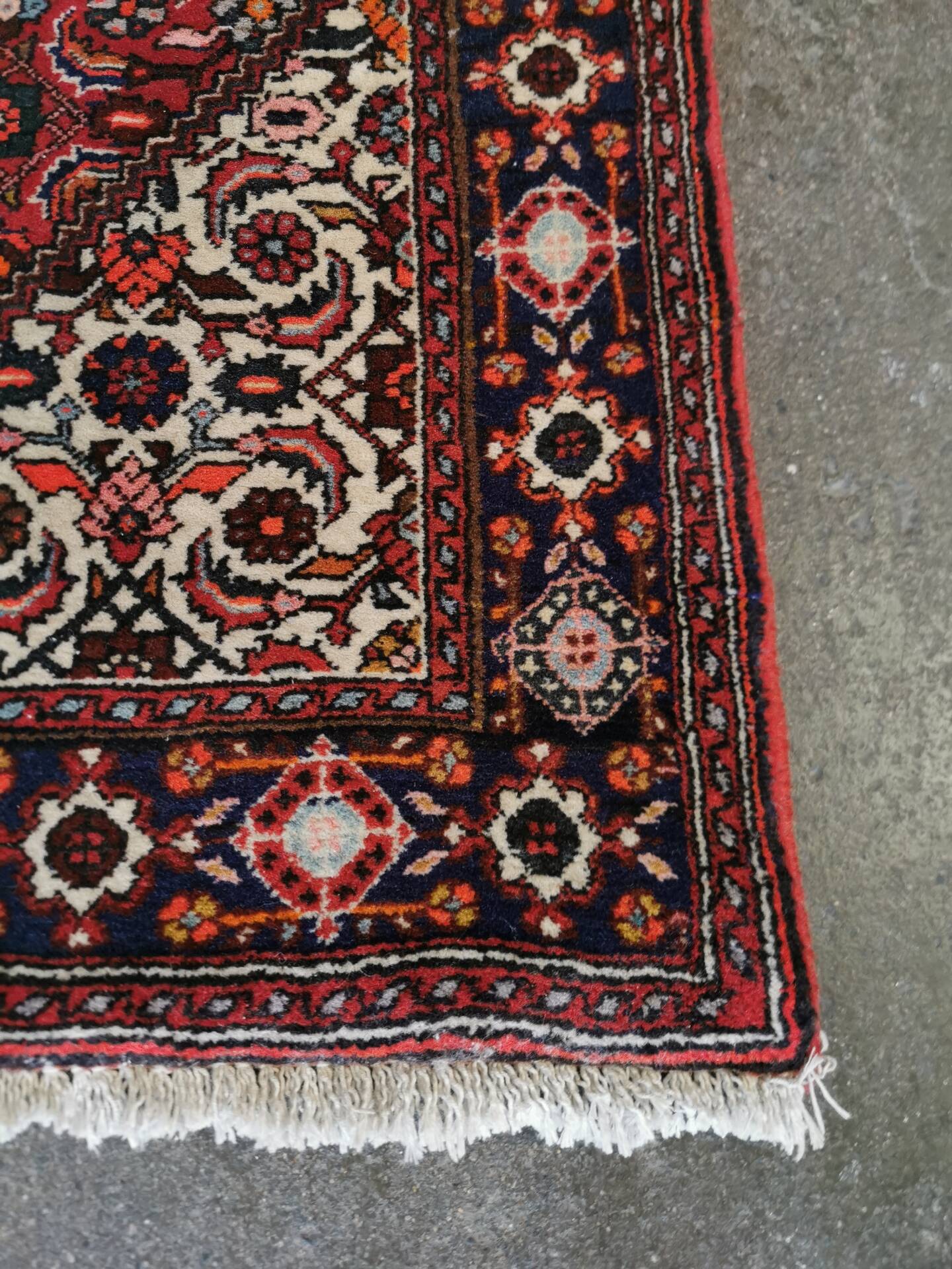 Hand-knotted Persian carpet from Iran, 128 x 76 cm.