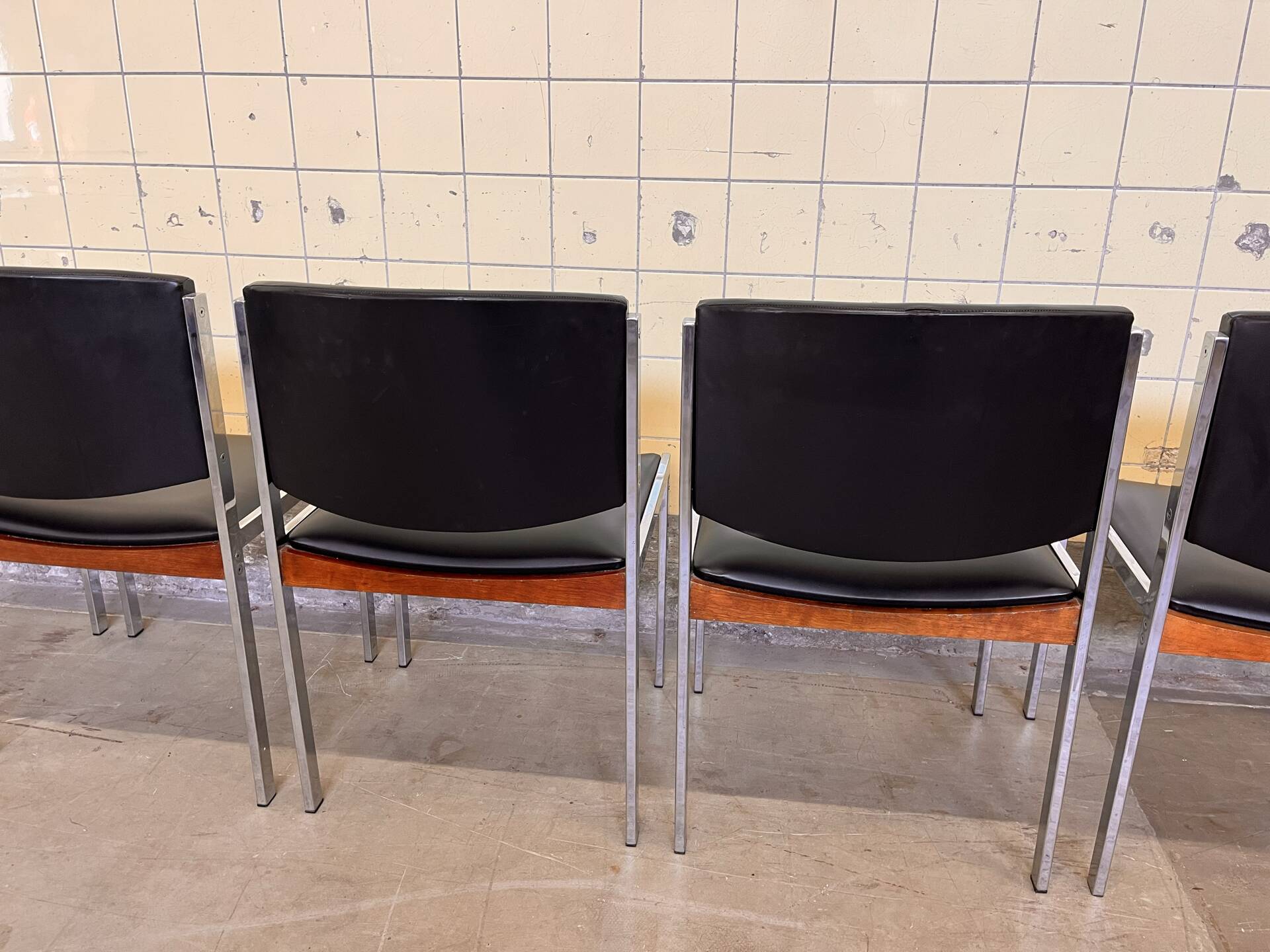 Set of six vintage chairs by Vform