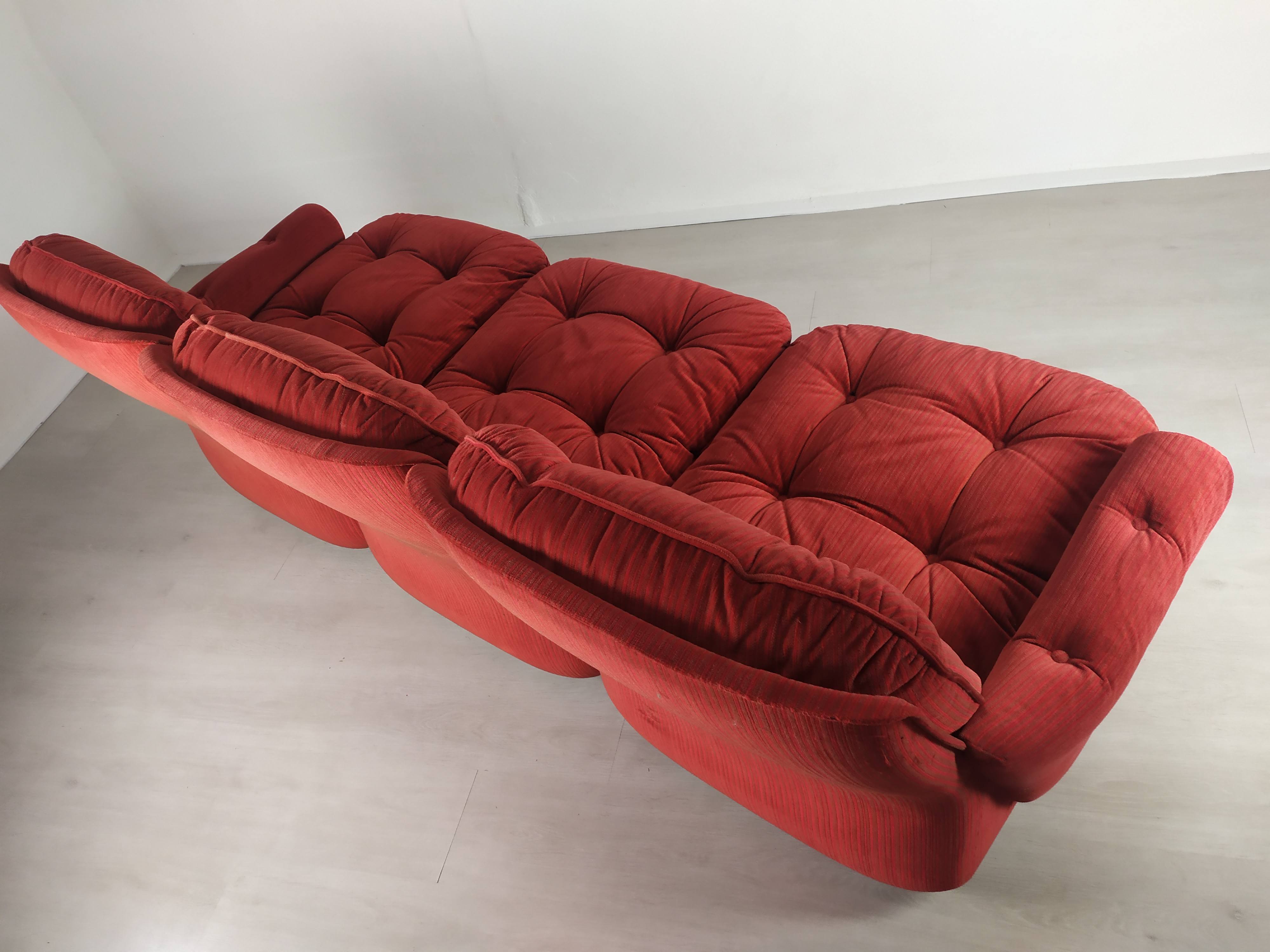 Airborne Cadestin Red Velvet Lounge