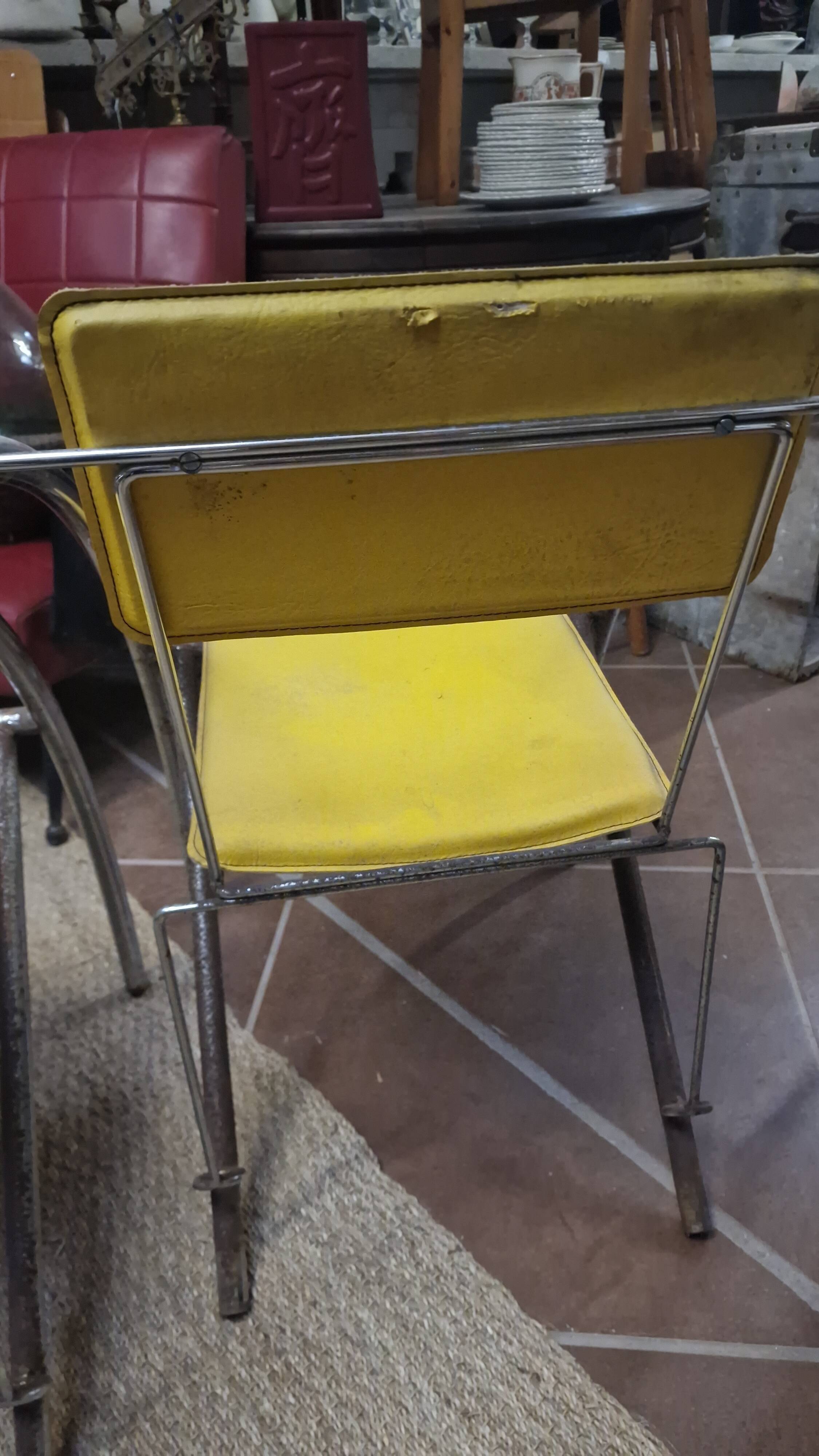 Set of 4 vintage tubular armchairs – modernist design from the 60s and 70s