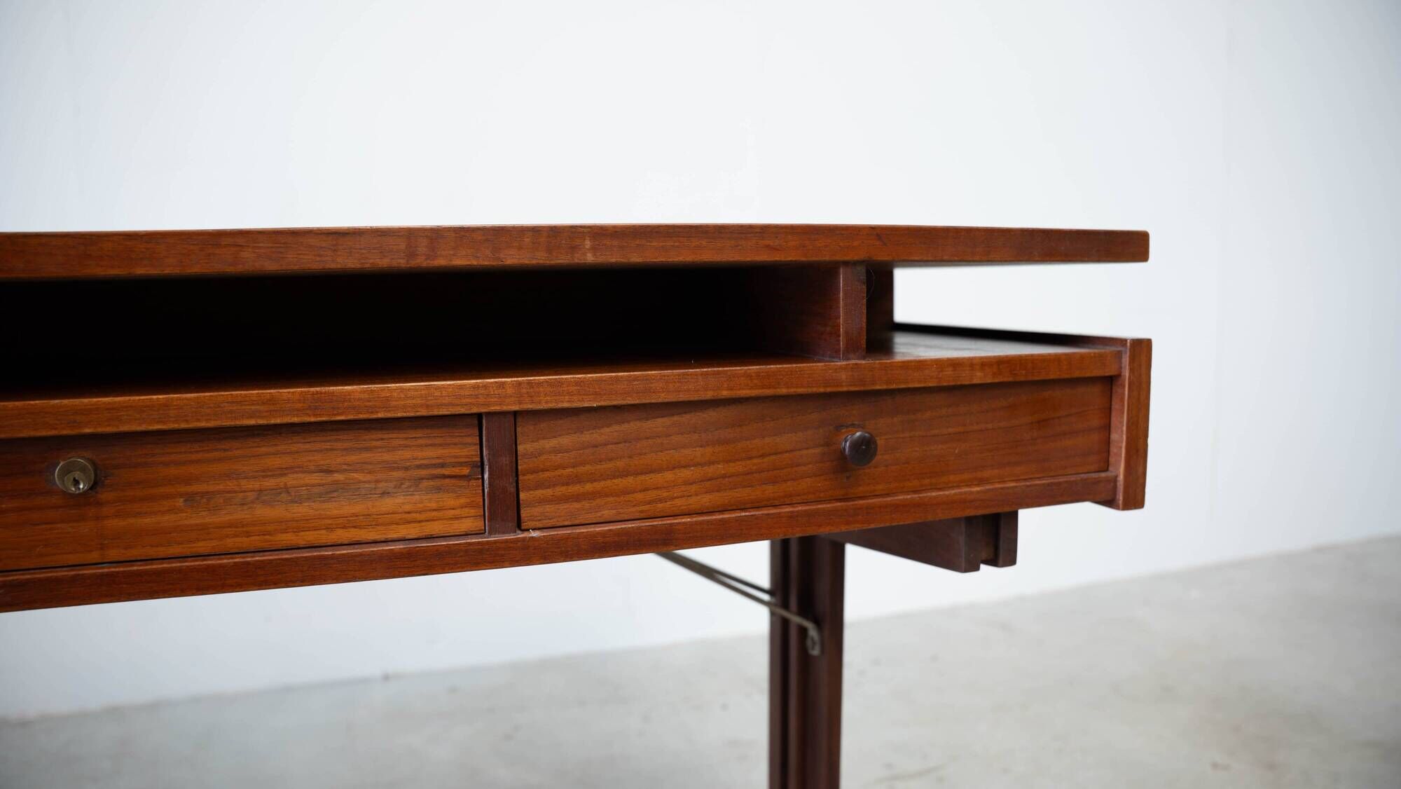 Sculptural free standing Italian desk