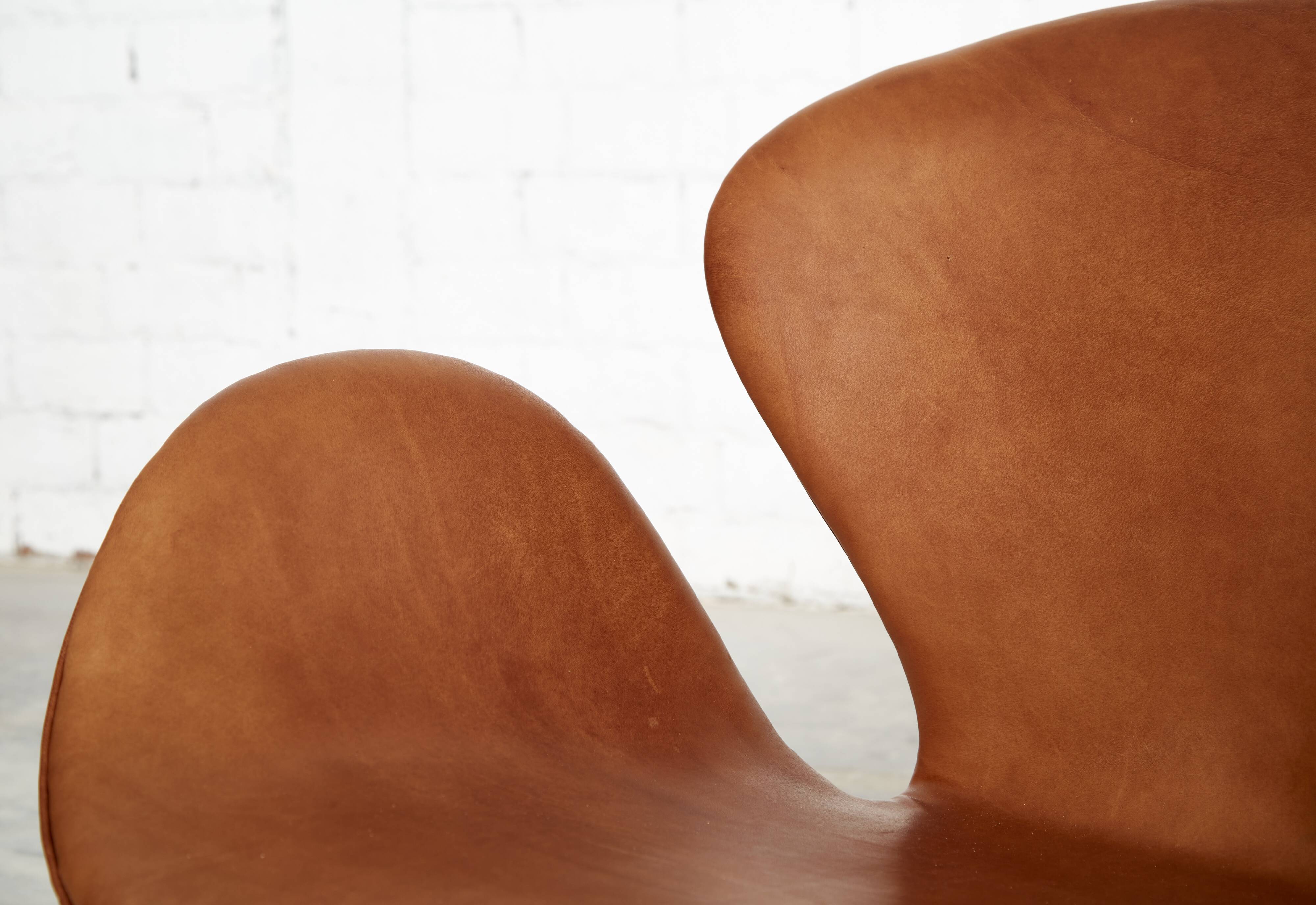 Arne Jacobsen Swan Chair for Fritz Hansen