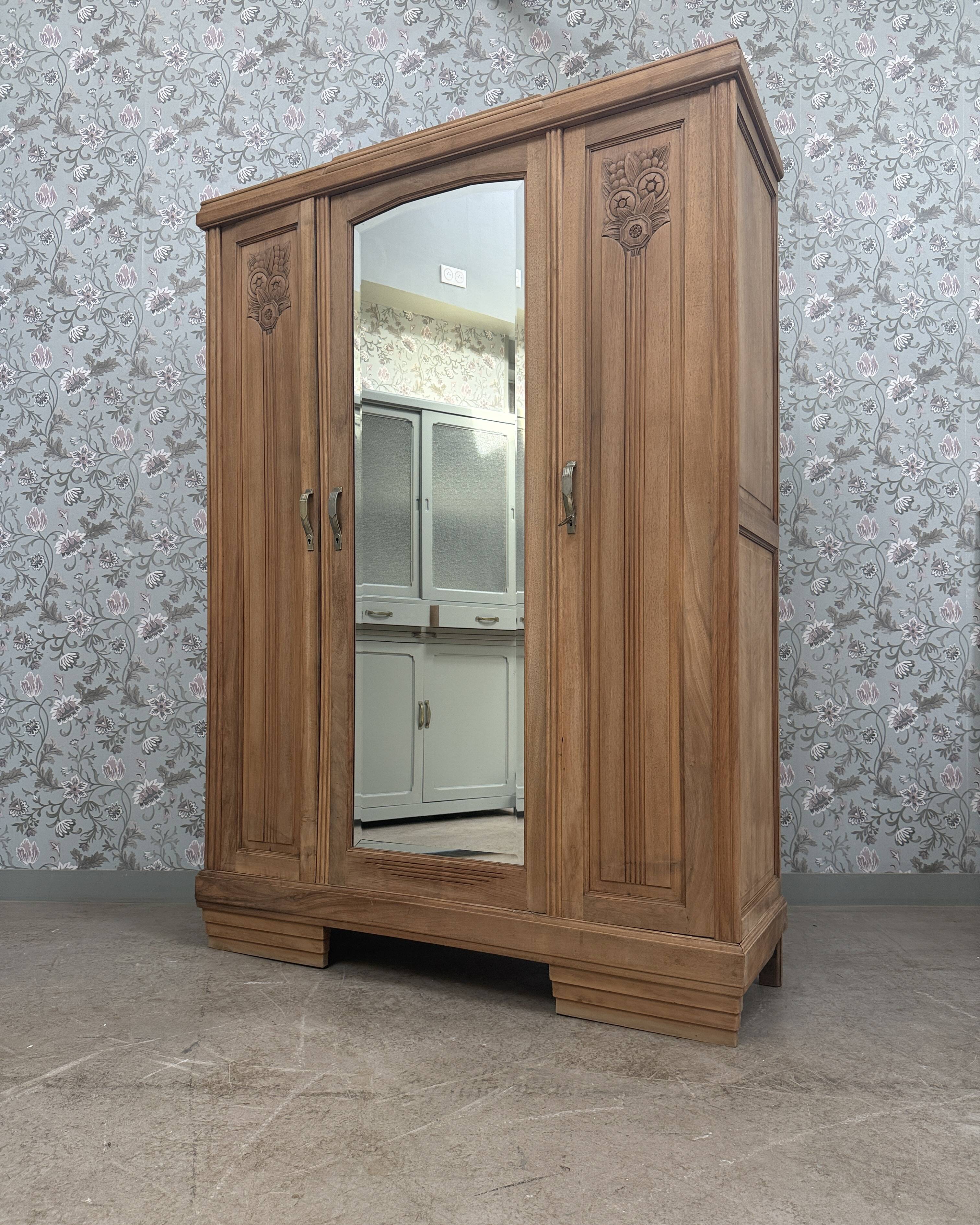 Armoire art déco trois portes (restaurée)