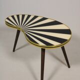 Petite table d'appoint, en forme de rein, rayures noir-blanc, 3 pieds élégants, style années 50