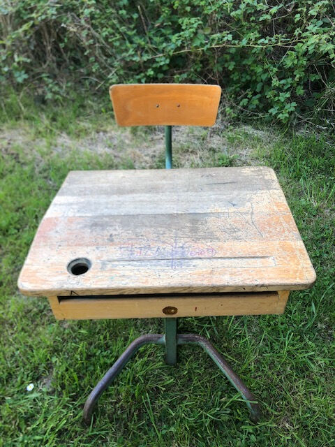 Single seat school desk