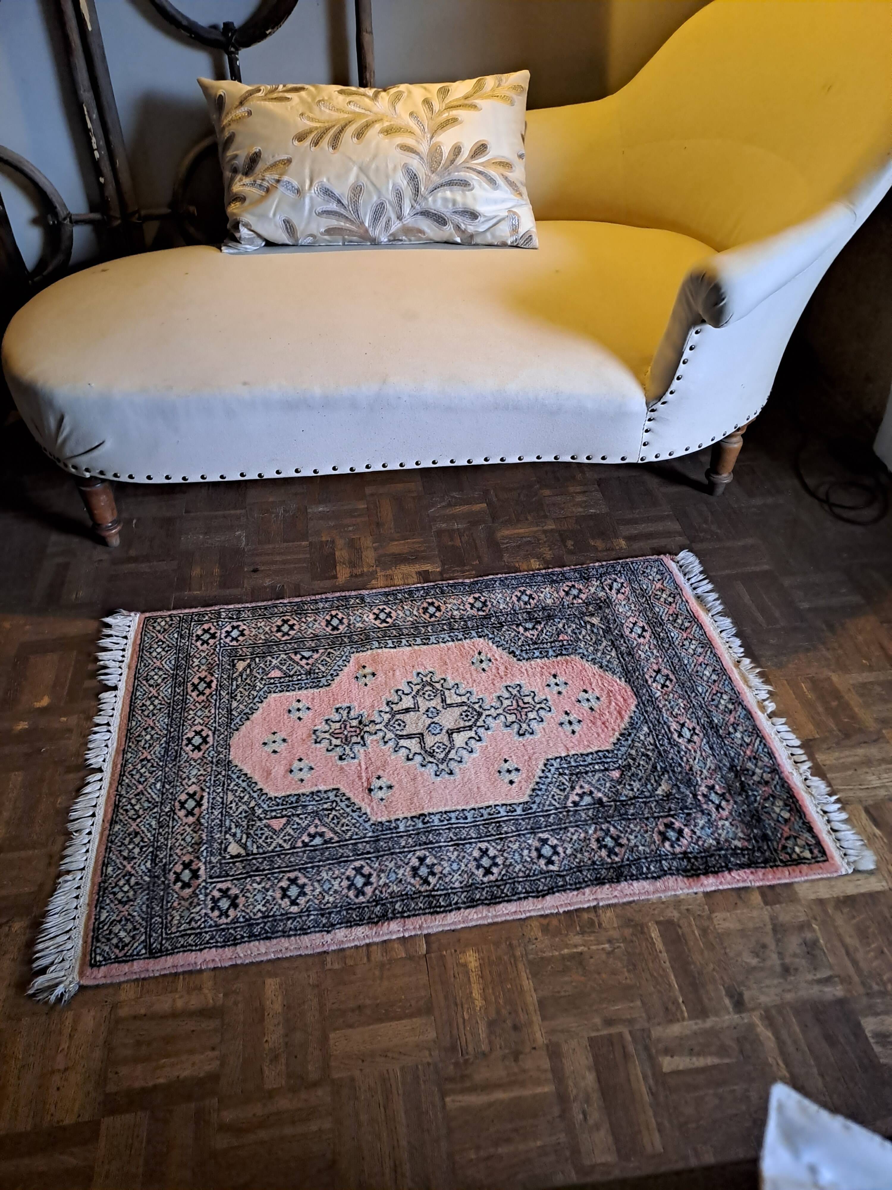 Handmade wool rugs oriental style rectangular Pakistan 1990 vintage pink gray