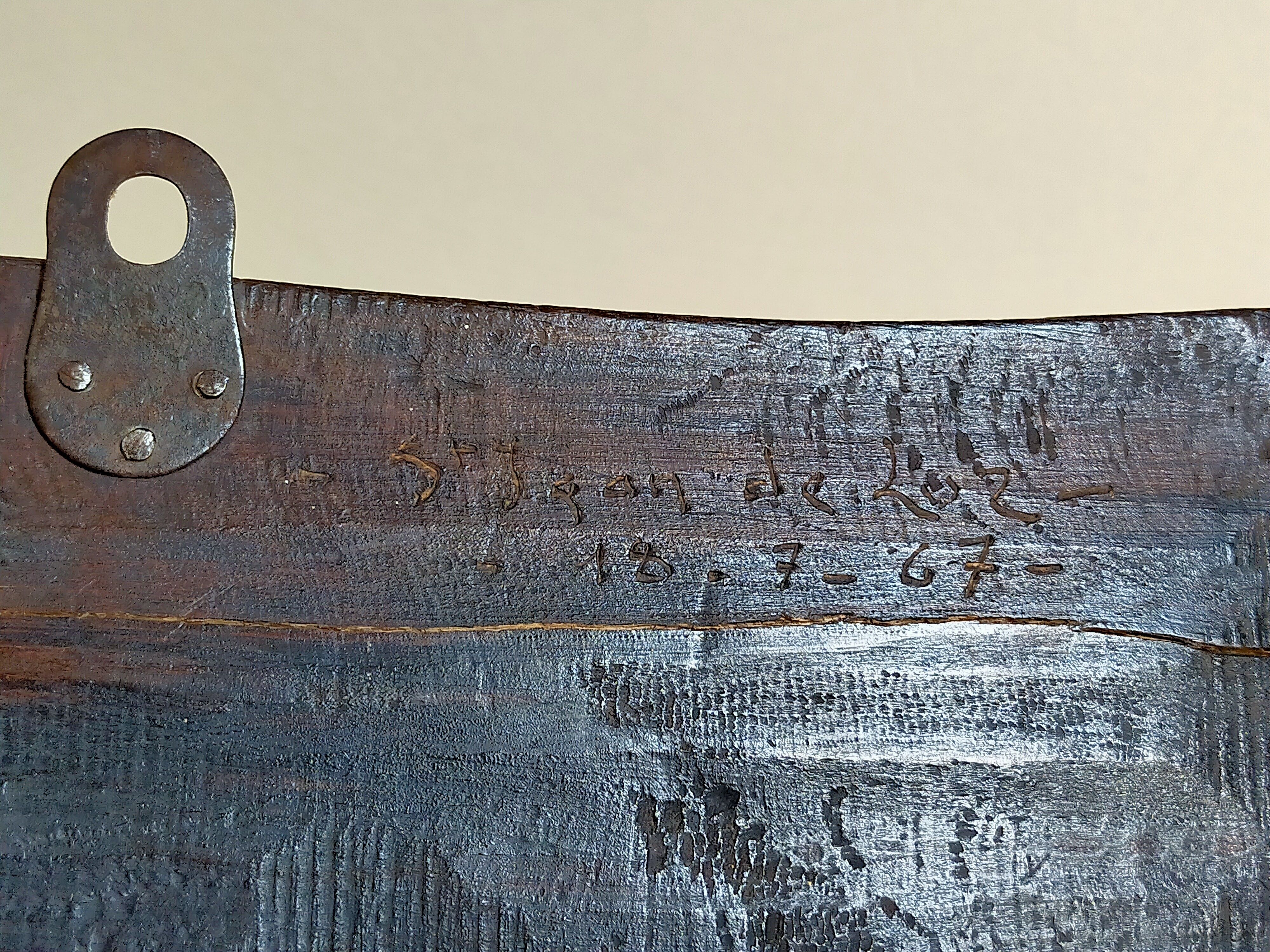 Art-Popular brutalist wall coat holder in solid wood