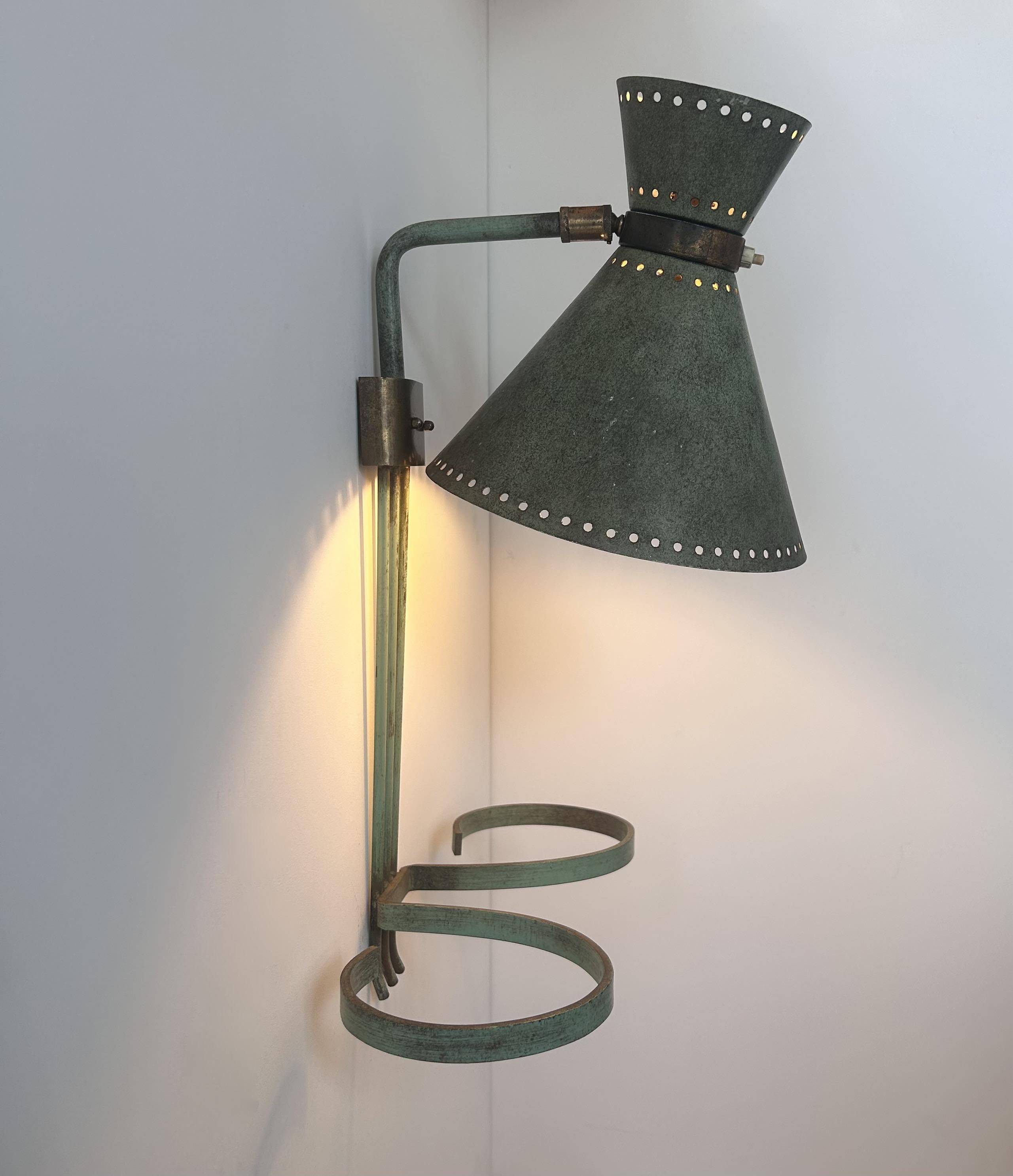 Vintage adjustable wall lamp, brass and patinated green, Italy 1950