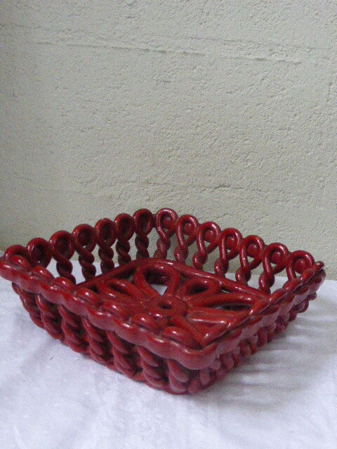 Ceramic enamelled basket plate