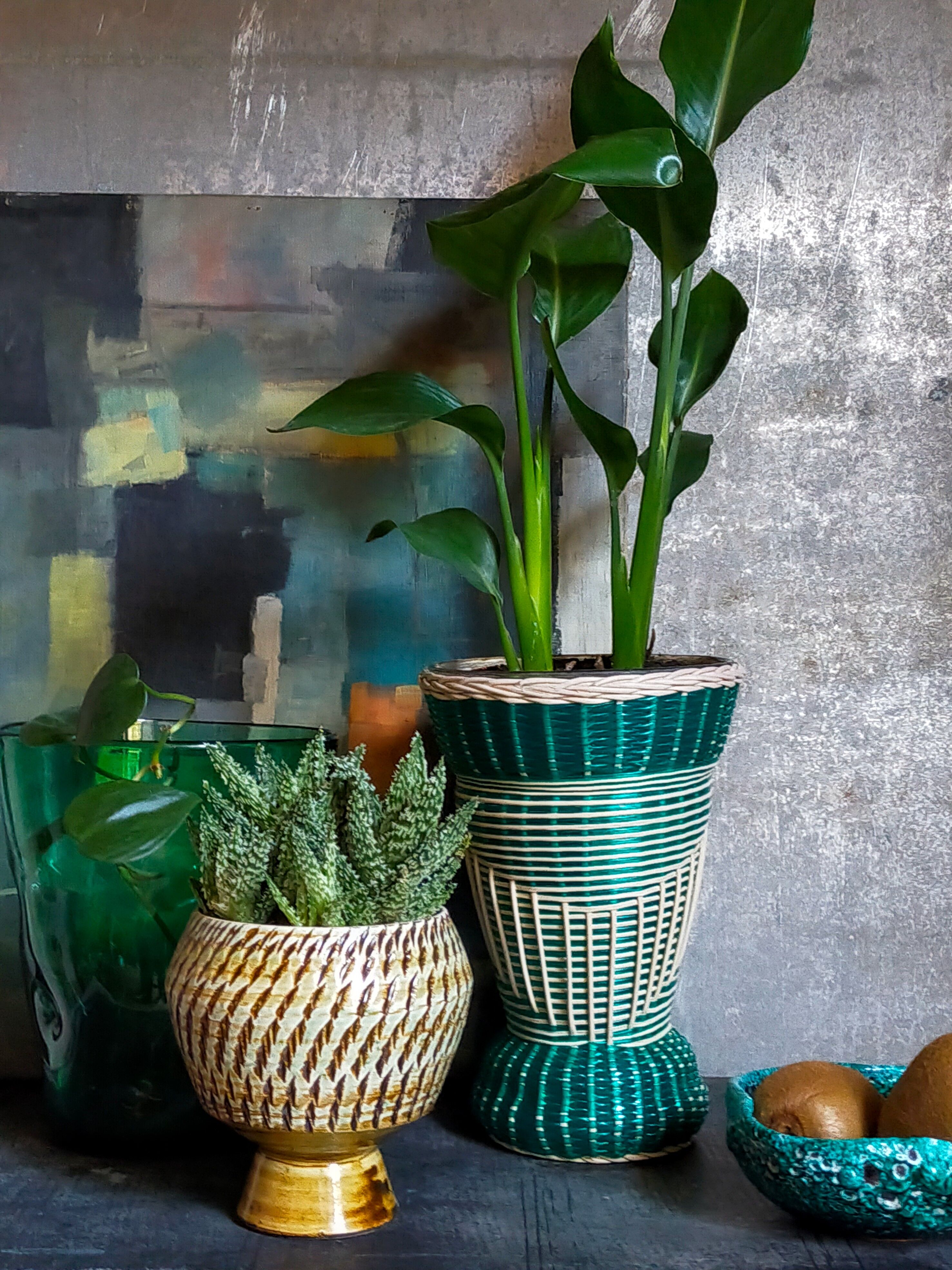 Glass vase and braided scoubidou thread 50s