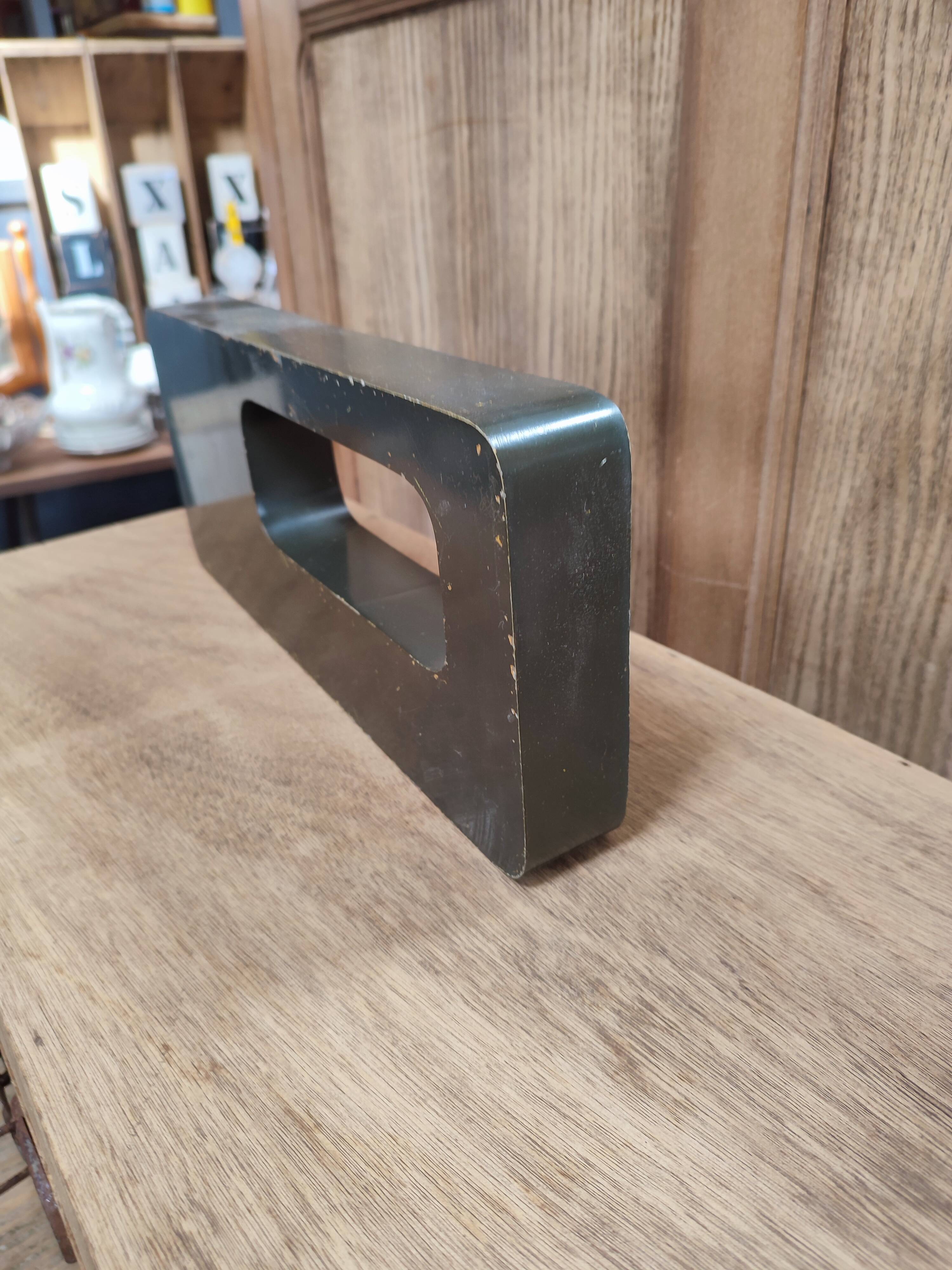 Vintage sign letter O