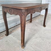 Bureau dit "bureau de dame" / table style Louis XV en bois  massif