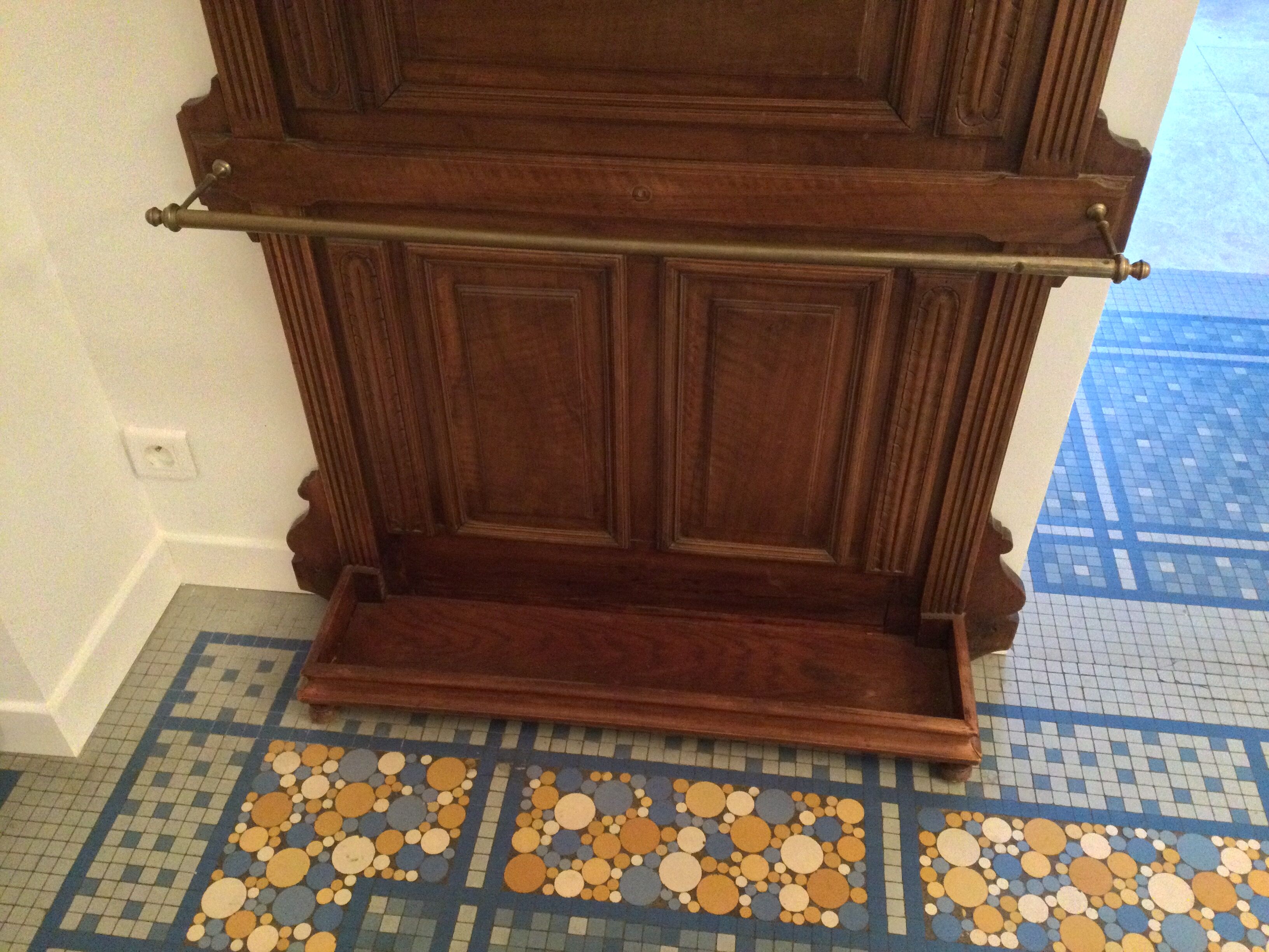 Old coat rack, cloakroom