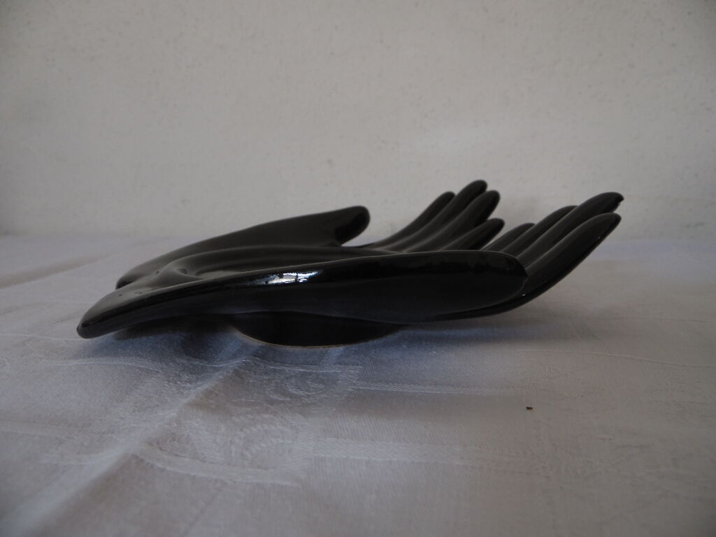 Trinket bowl hands clasped