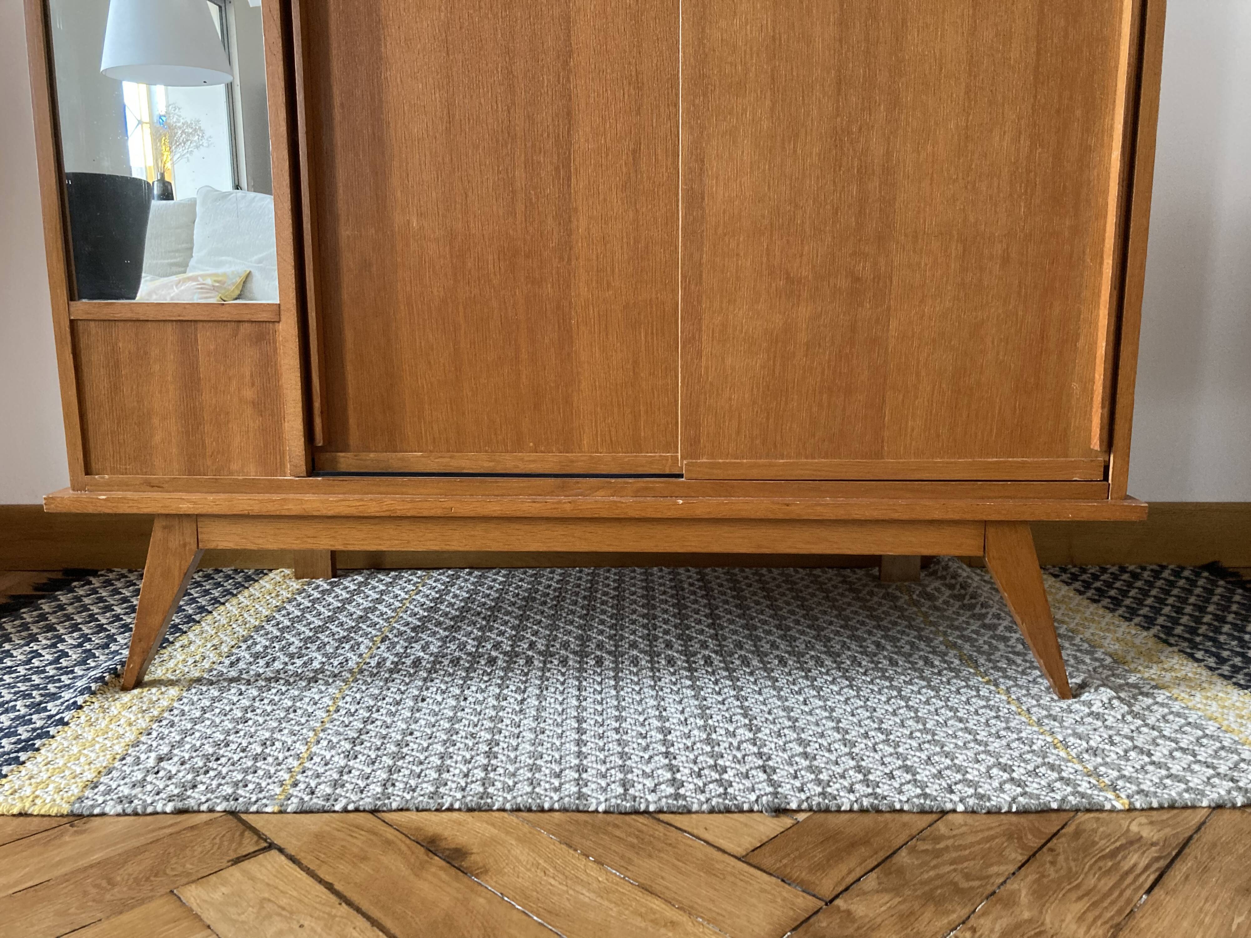 Wardrobe feet compass sliding doors