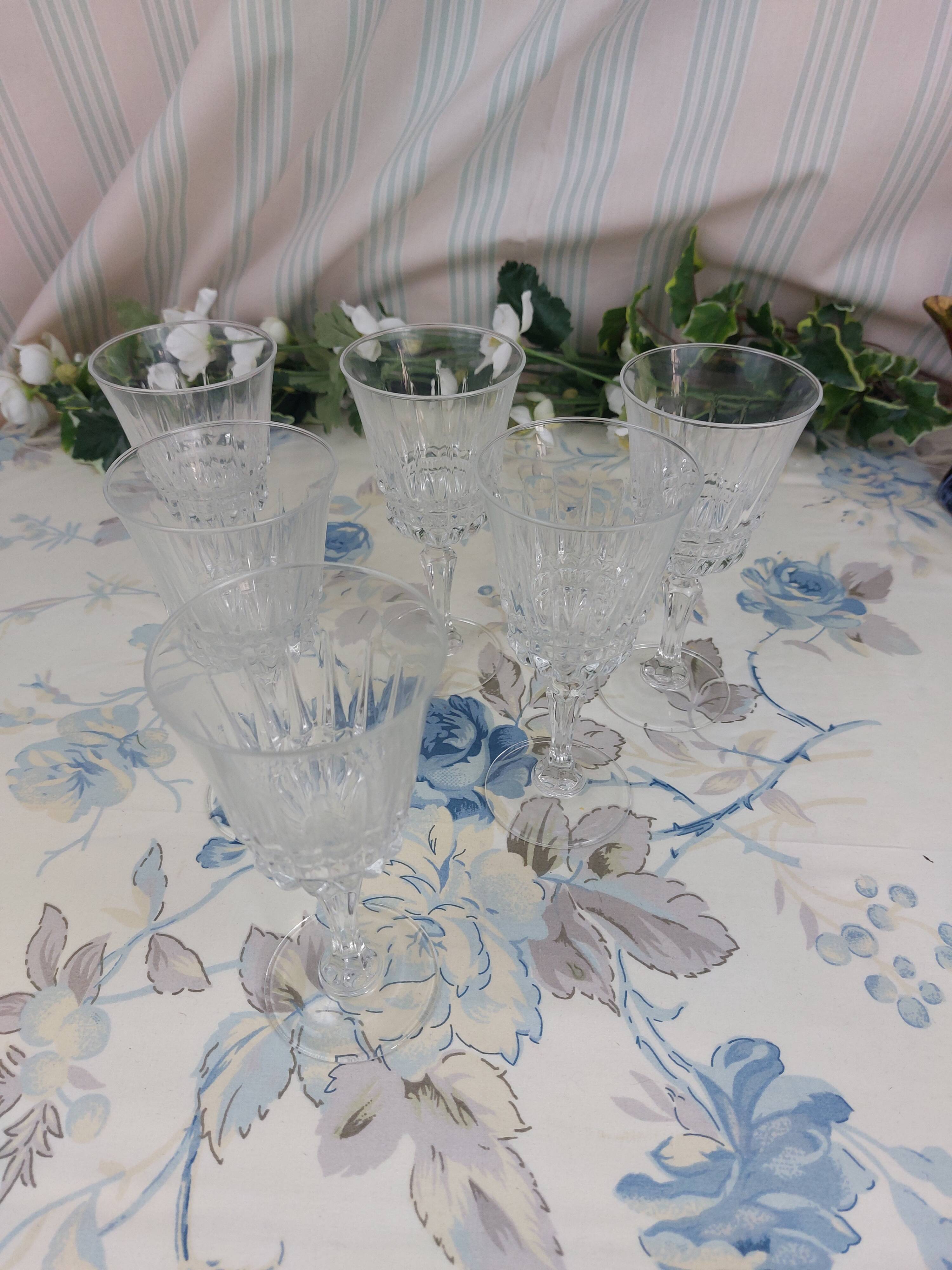 Set of 6 luminarc wine glasses