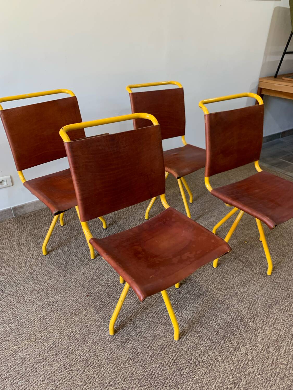 Lot de 4 chaises cuir vintage