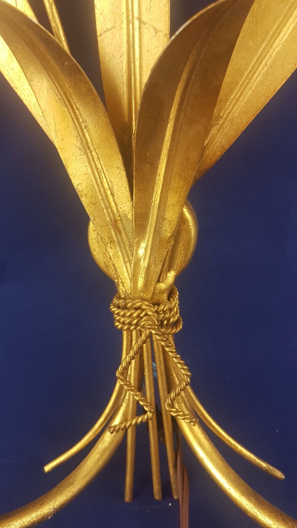 Golden metal wheat sheaf sconce