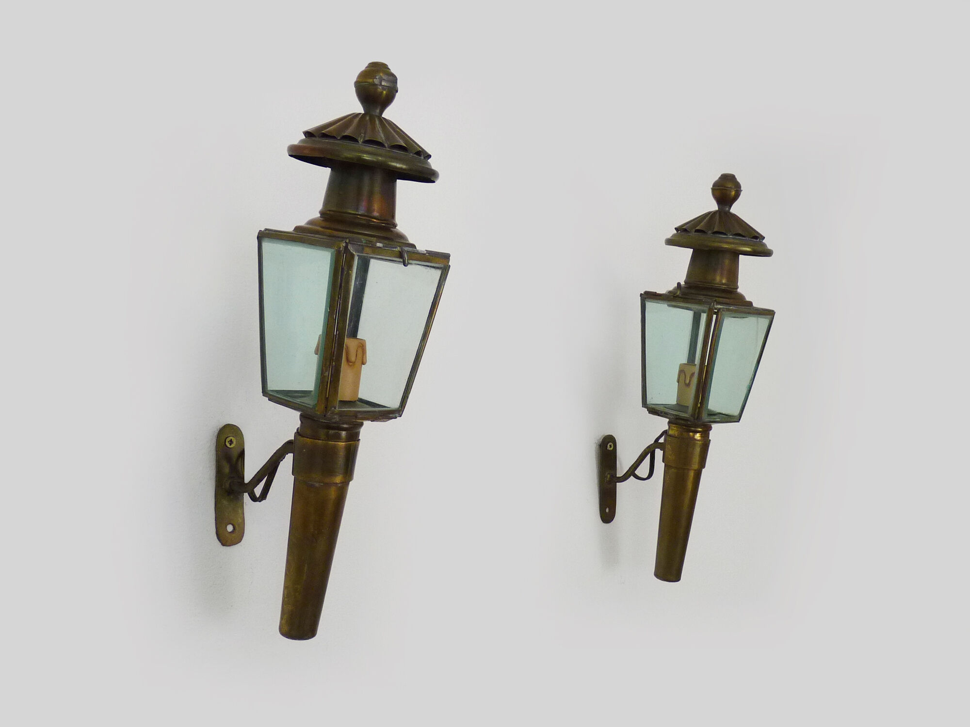 Pair of vintage wall lamps carriage lanterns, electrified with 4 faces. Year 40 50