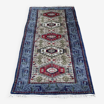 Handmade woolen Pakistani rug