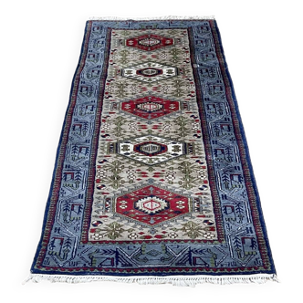 Handmade woolen Pakistani rug
