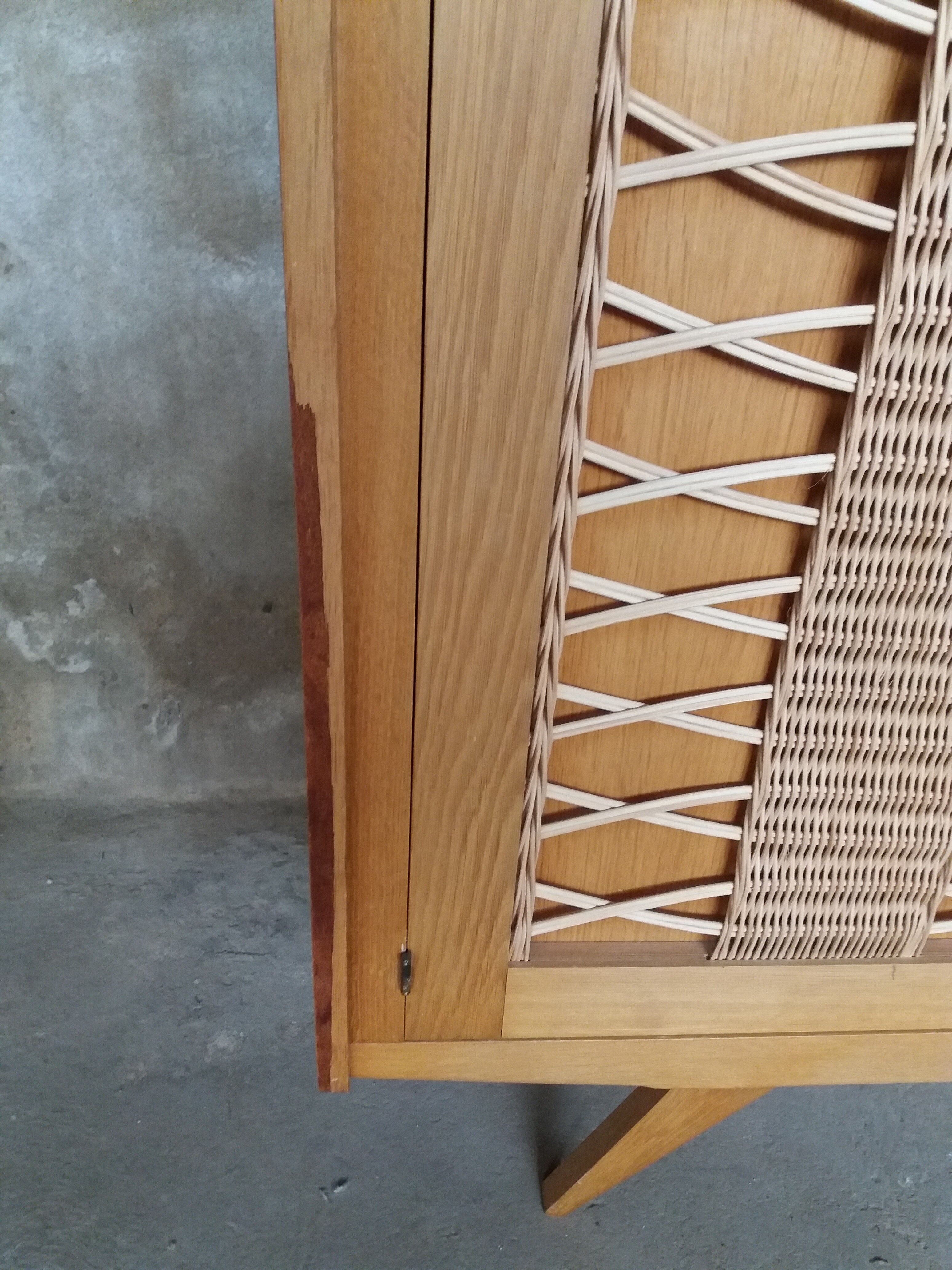 Armoire en rotin vintage