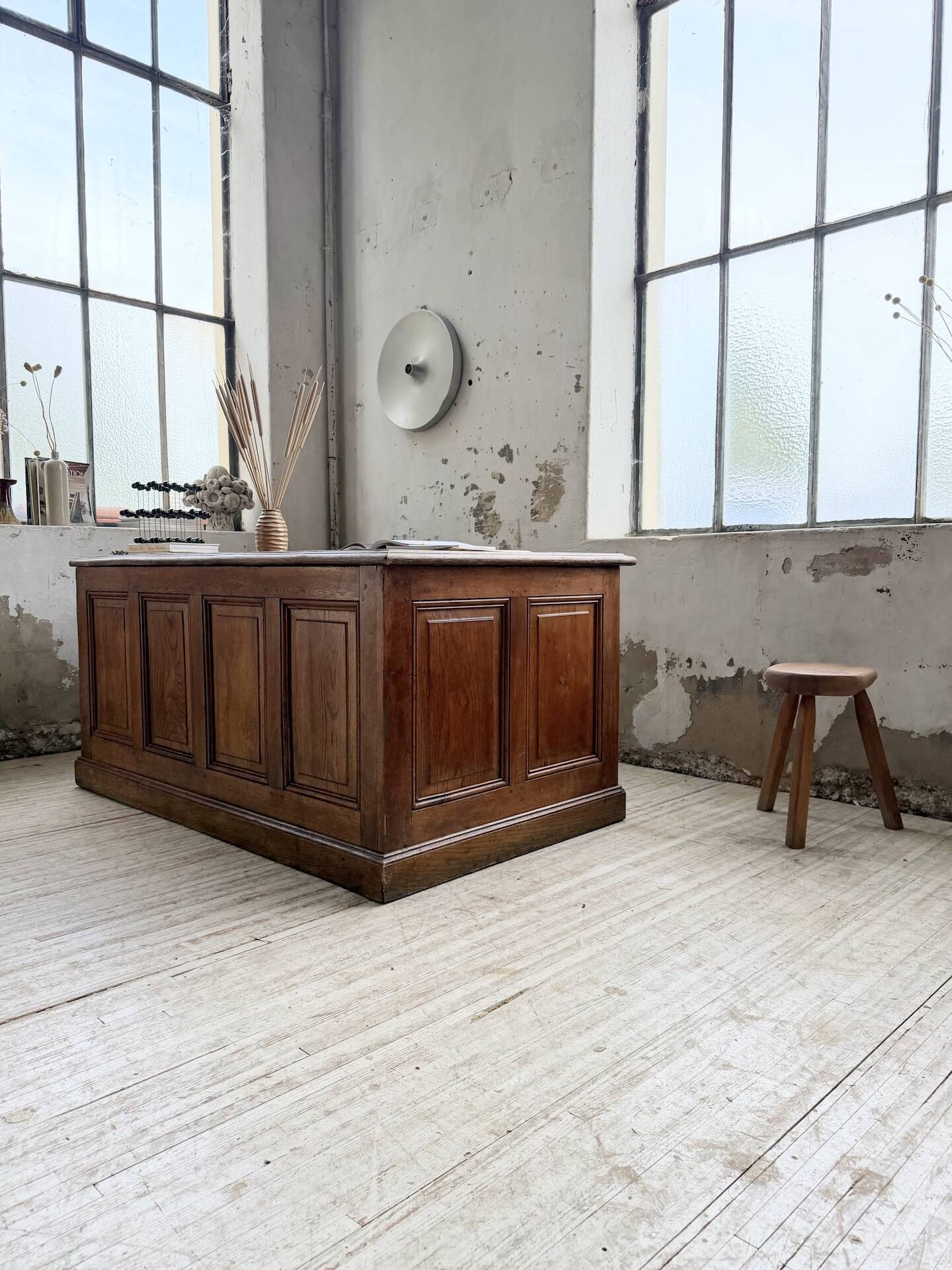 Counter or desk in oak from the 1950s.