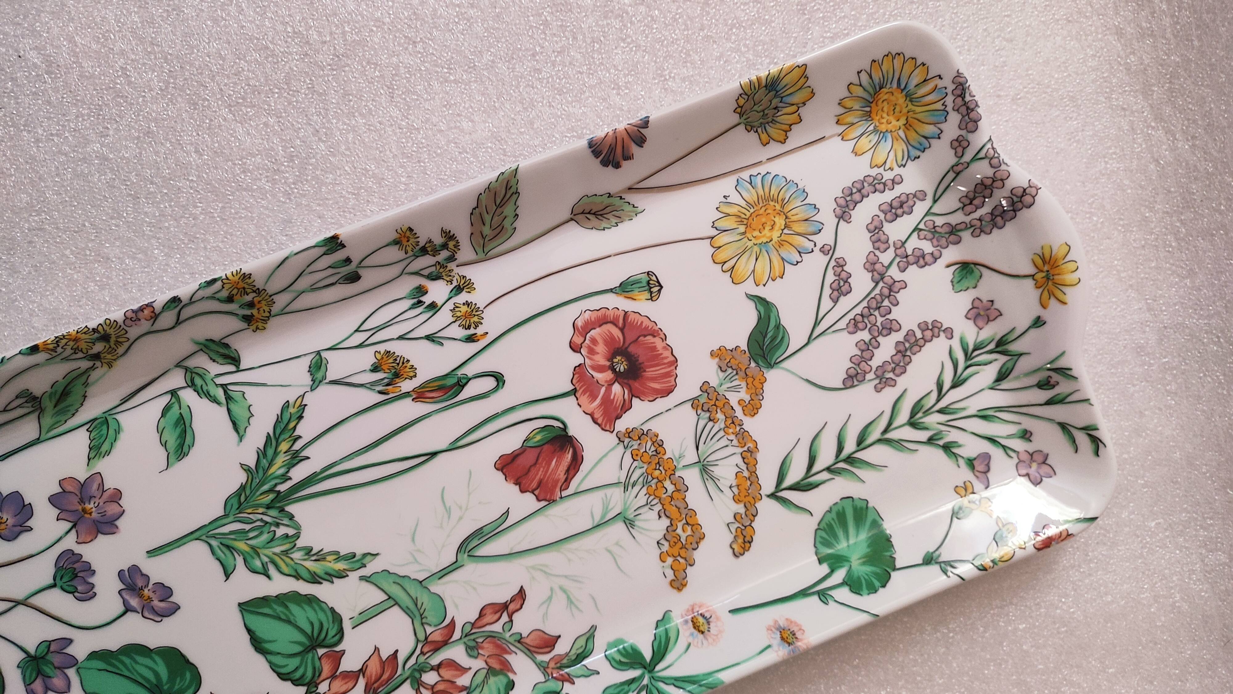 Rectangular traditional porcelain dish