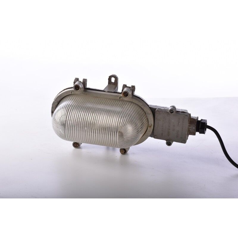 Industrial wall lamp