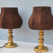 Lot of two retro-modernist lamps with natural leather lampshade