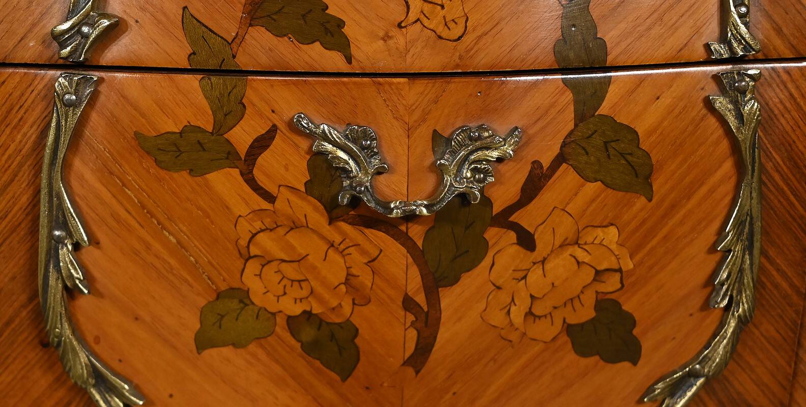 Pair of Bedside Tables in Rosewood and Marquetry, Louis XV style – Mid 20th century
